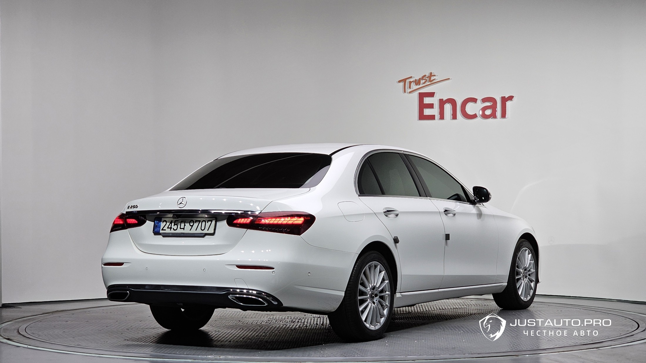 Автомобиль Mercedes-Benz E-Class