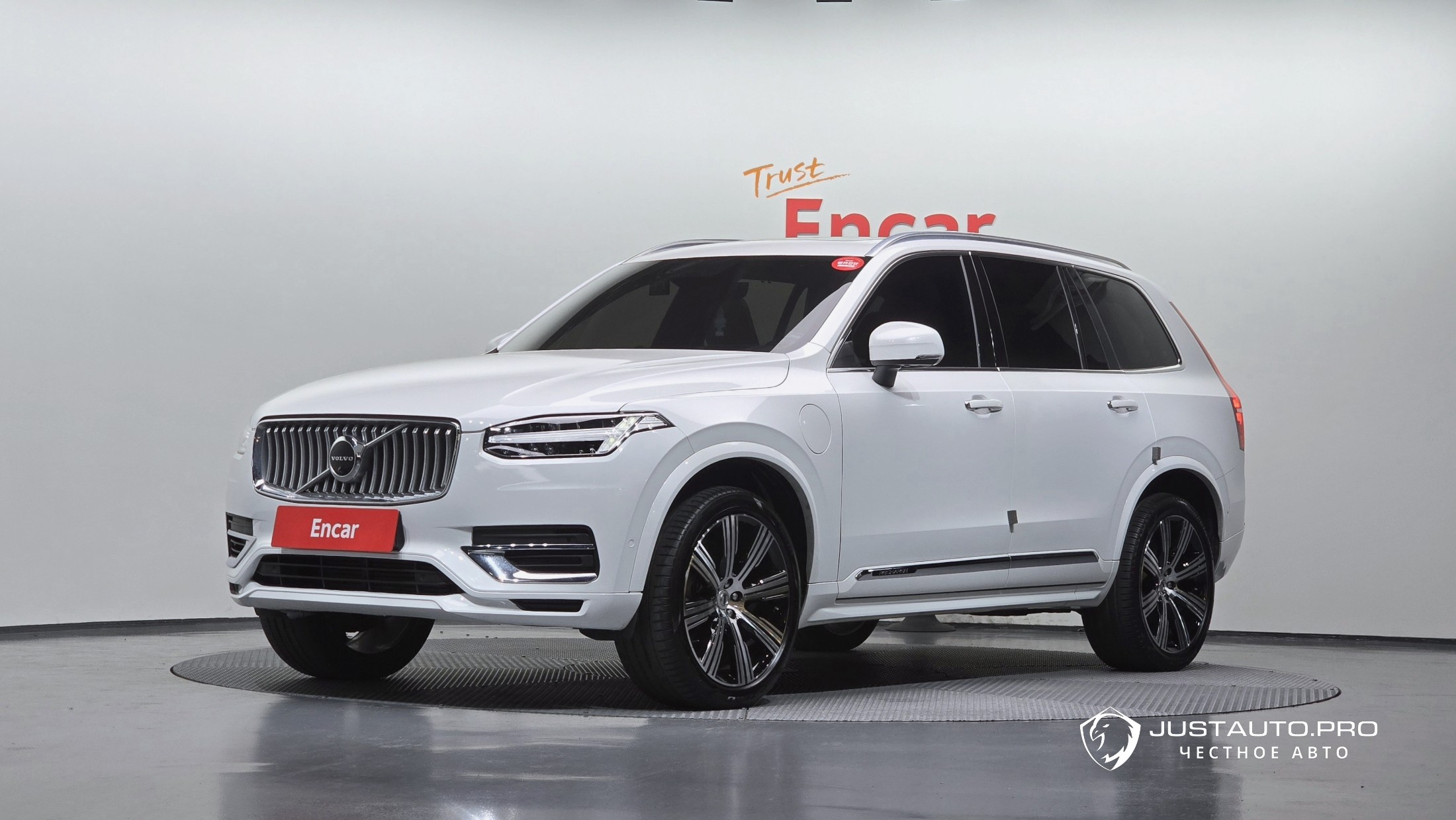 Автомобиль Volvo XC90
