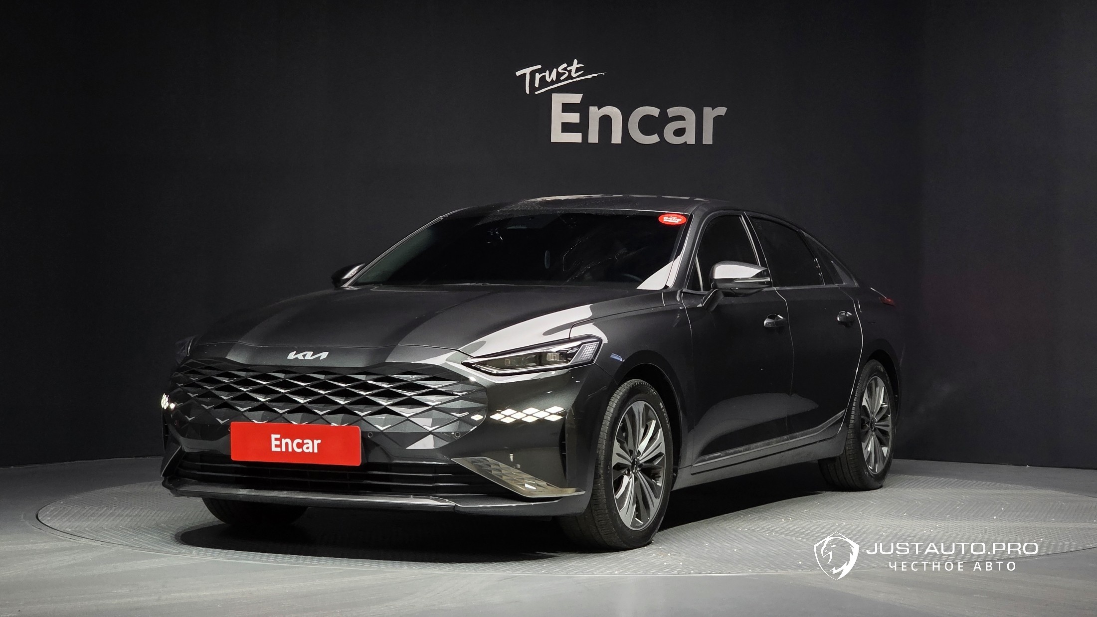 Автомобиль Kia K8