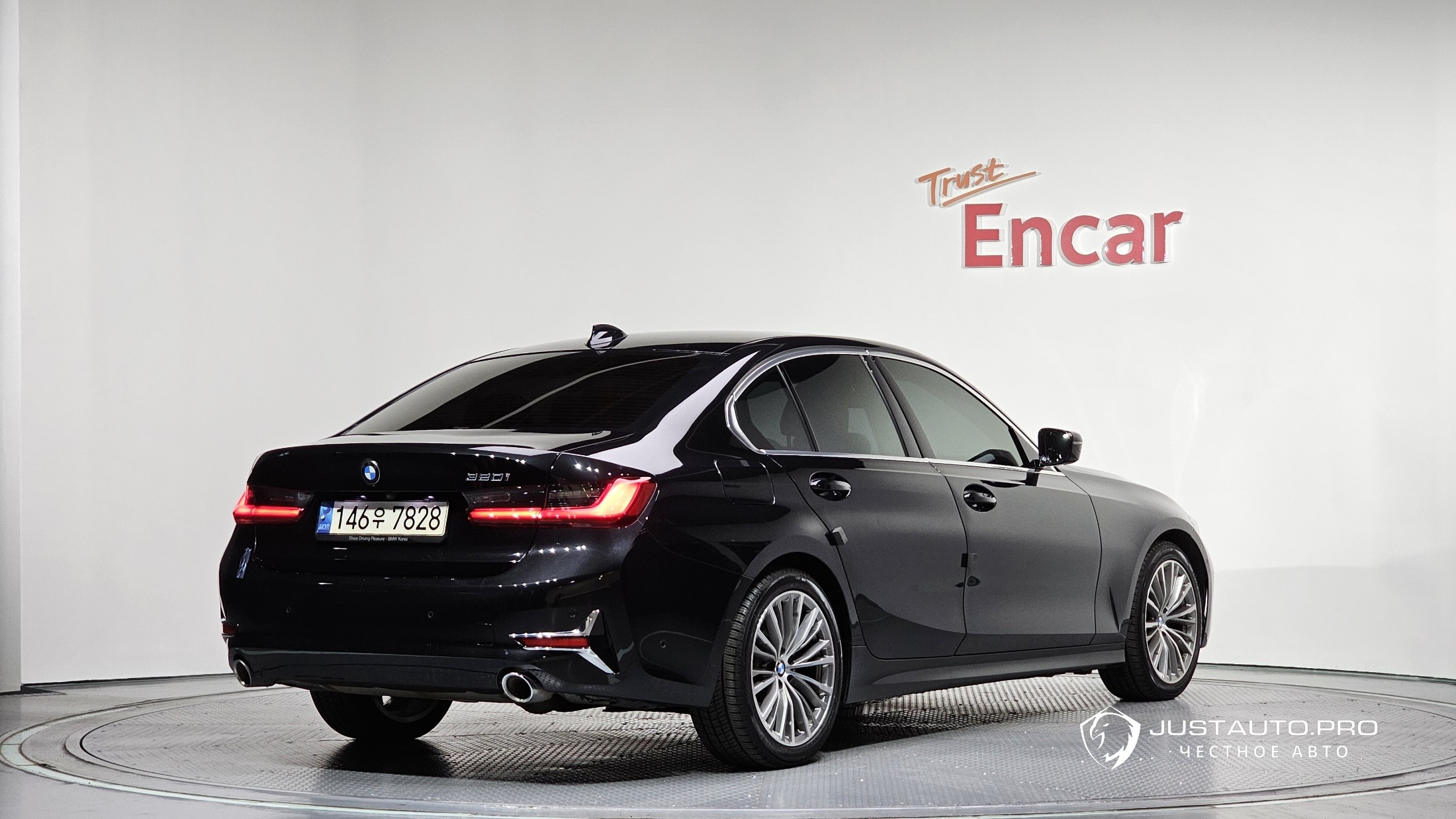 Автомобиль BMW 3-Series