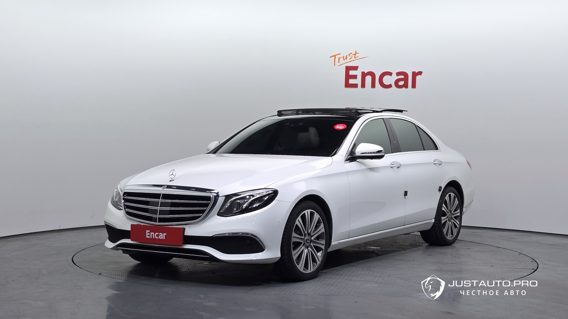 Автомобиль Mercedes-Benz E-Class