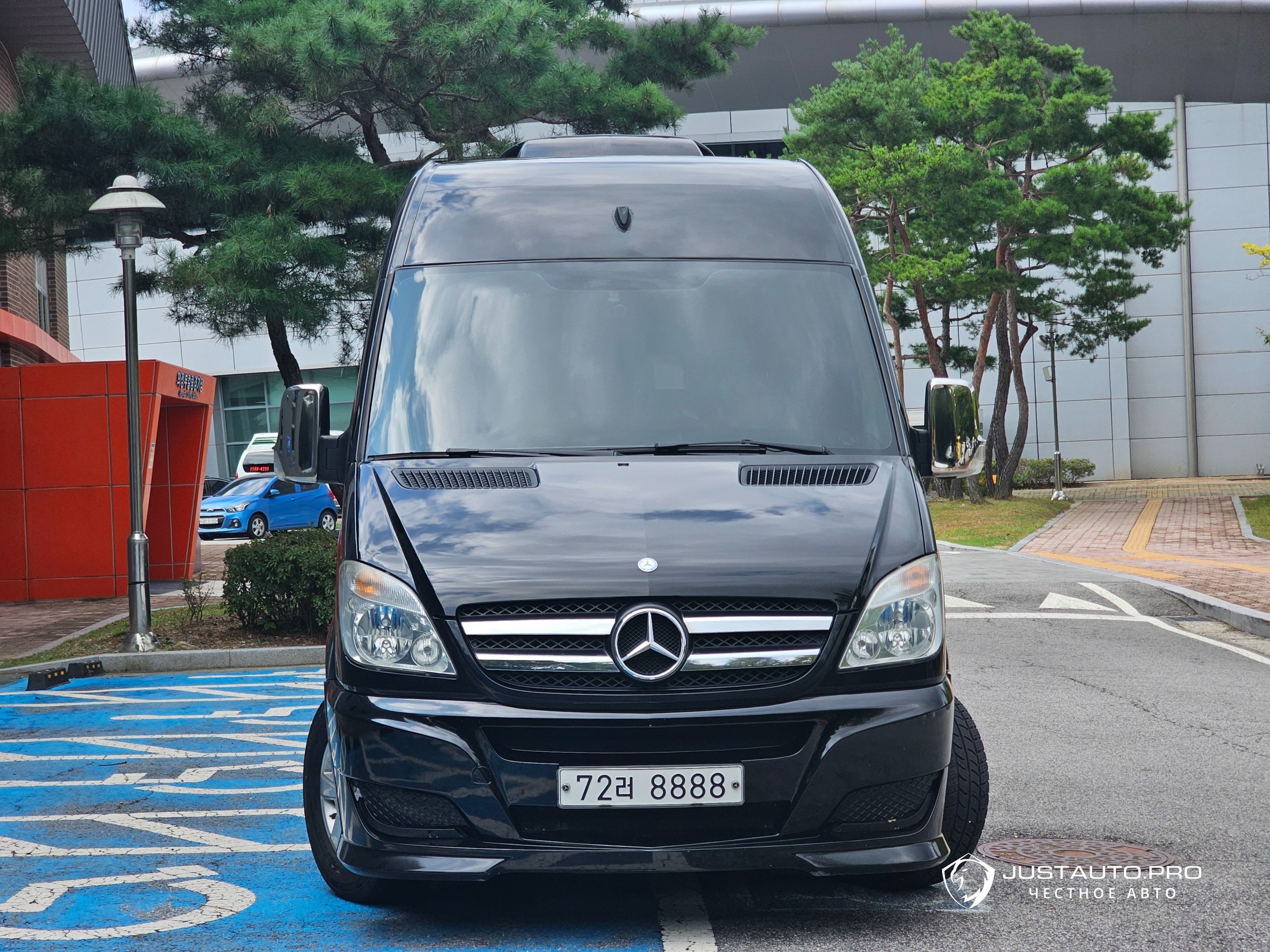 Автомобиль Mercedes-Benz Sprinter