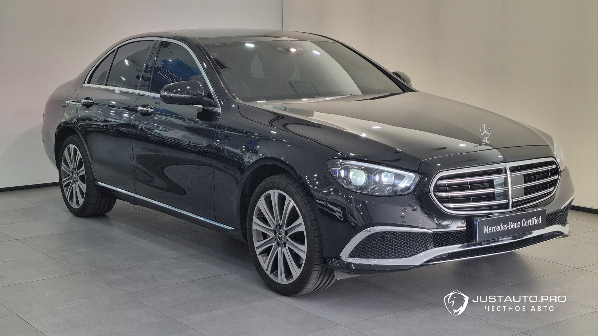 Автомобиль Mercedes-Benz E-Class