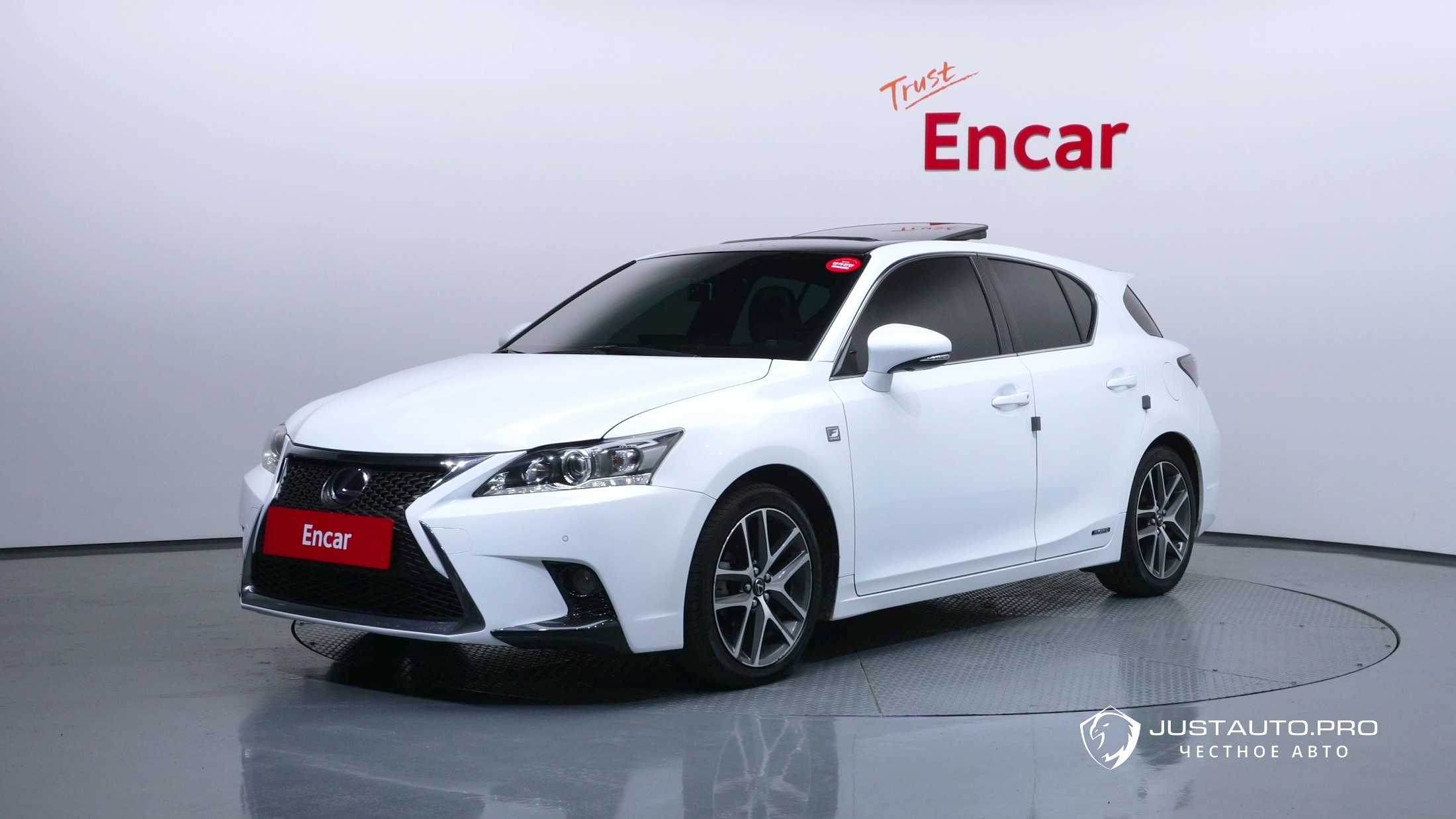 Автомобиль Lexus CT200h