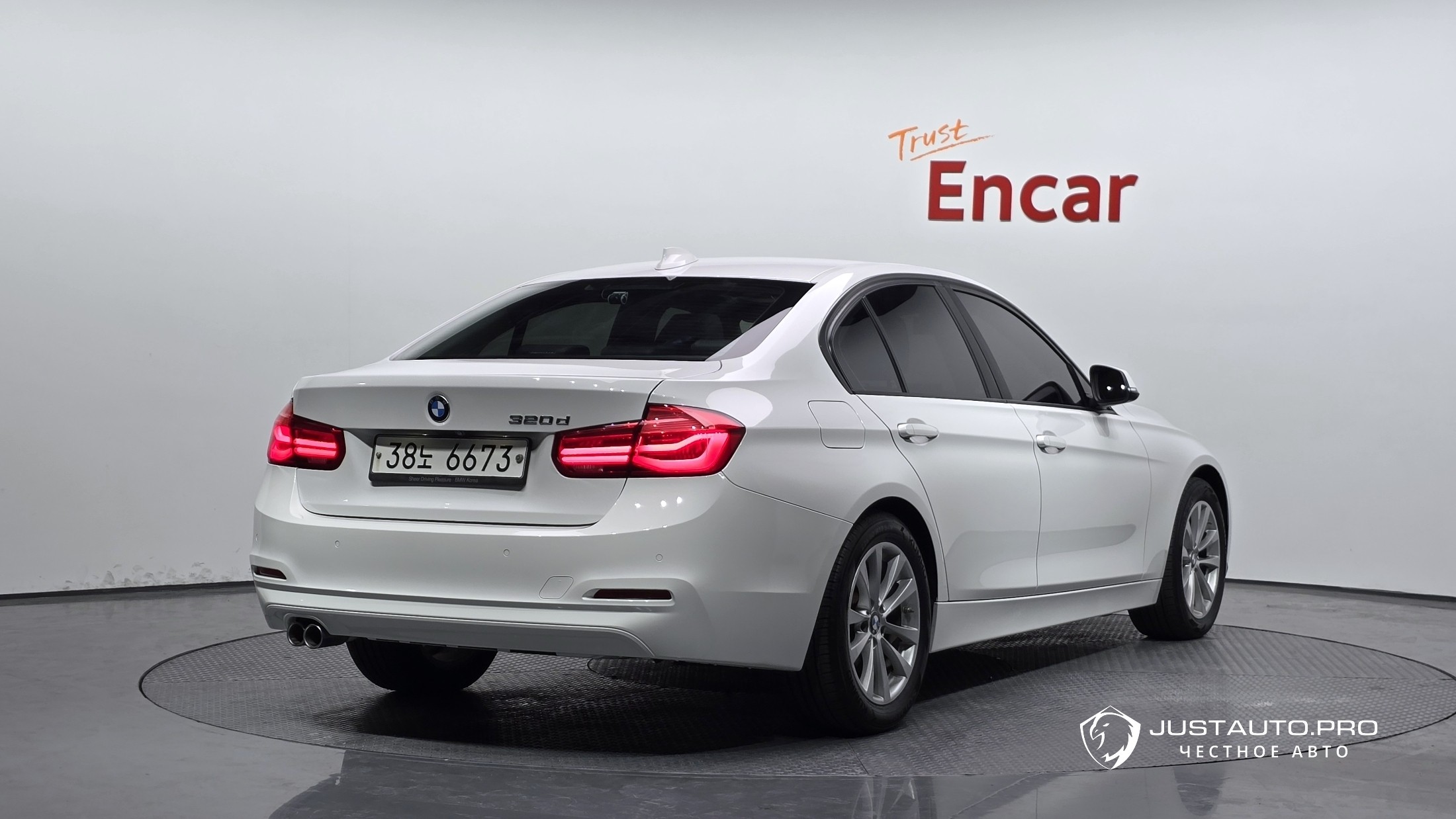 Автомобиль BMW 3-Series