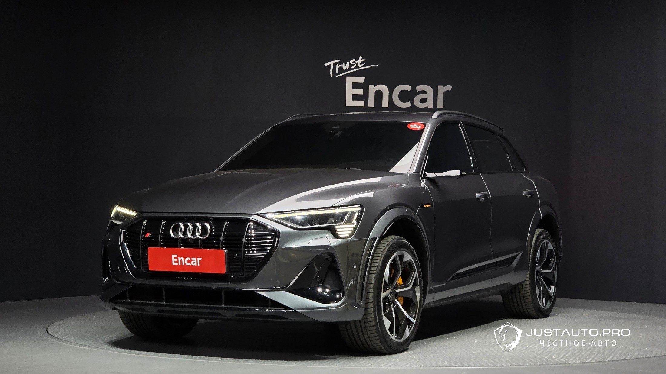 Автомобиль Audi e-tron