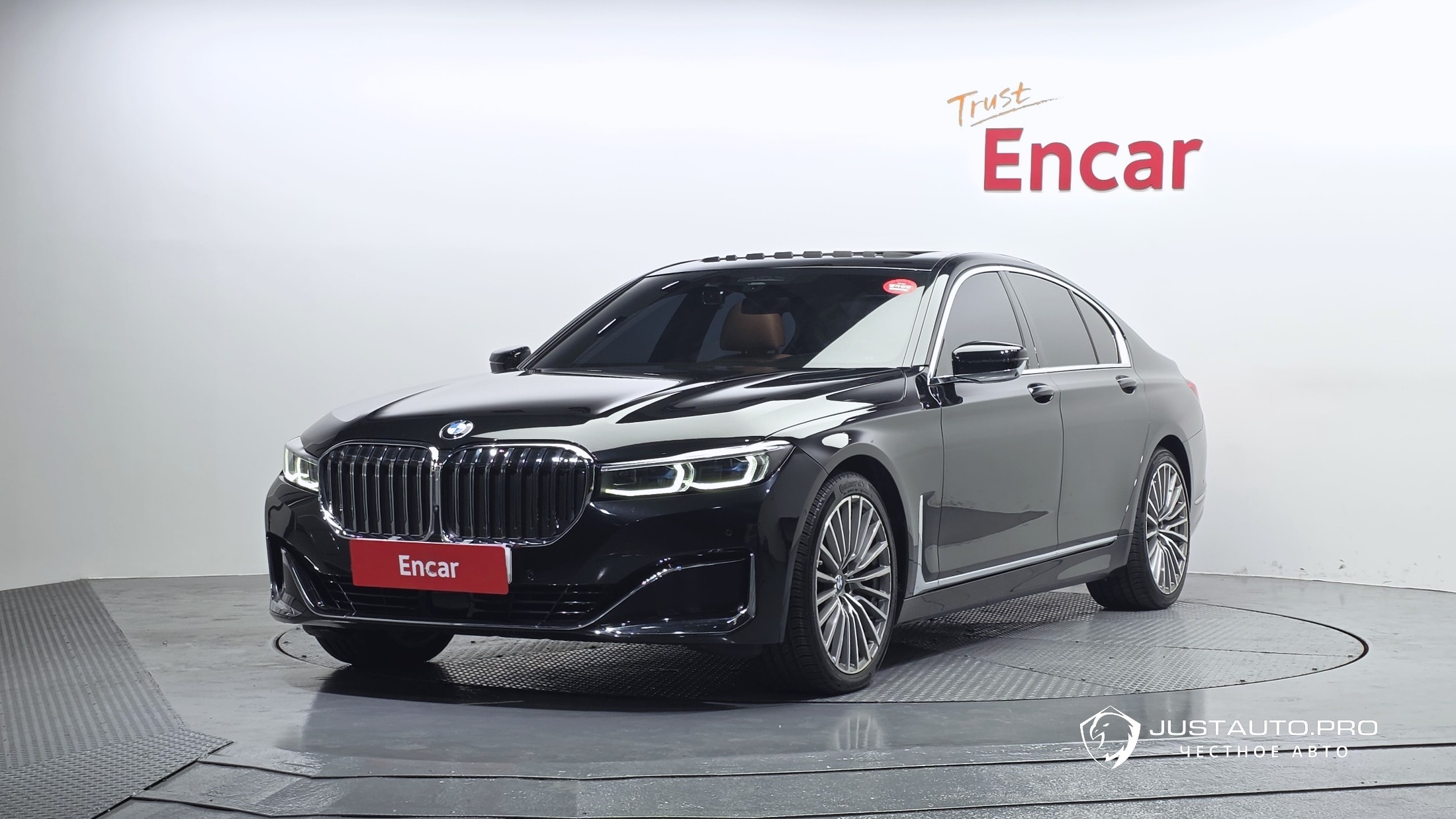 Автомобиль BMW 7-Series