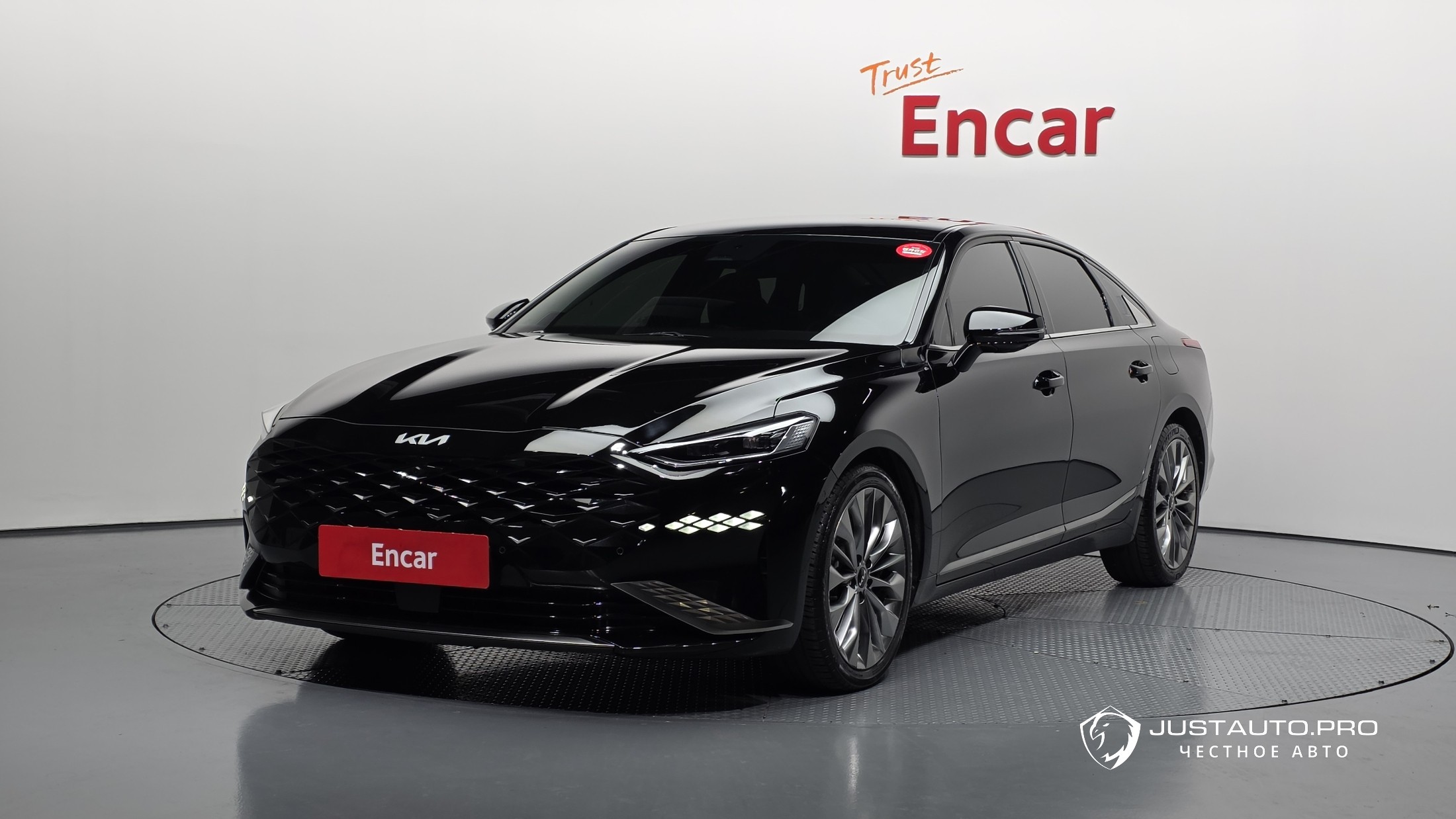 Автомобиль Kia K8