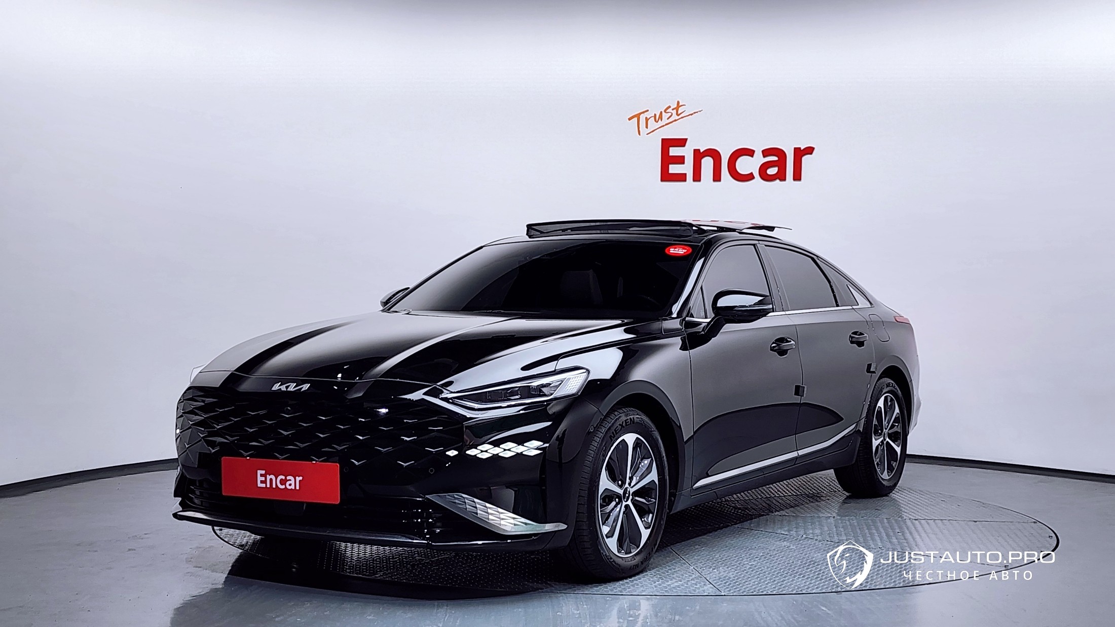 Автомобиль Kia K8
