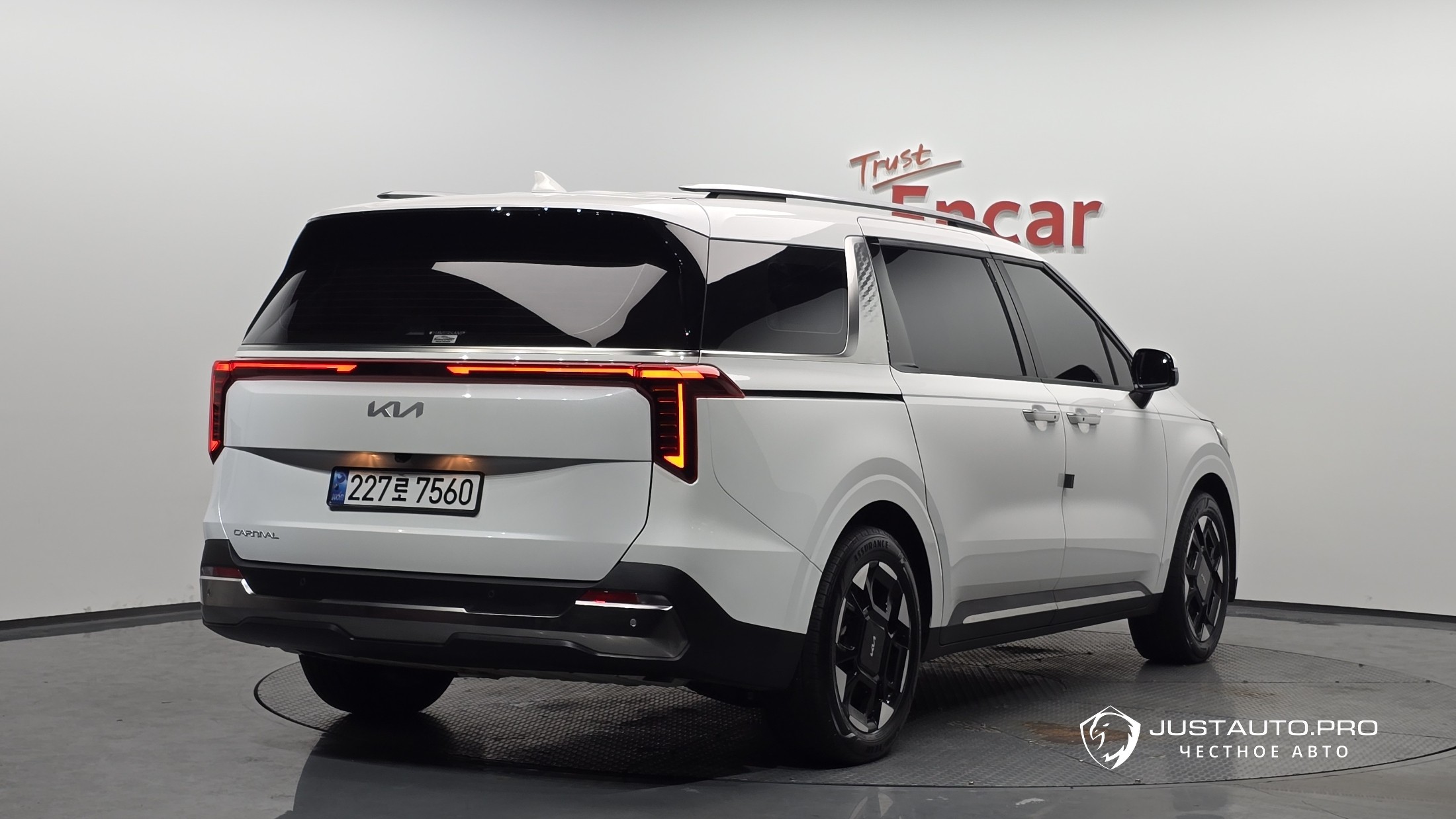 Автомобиль Kia Canival