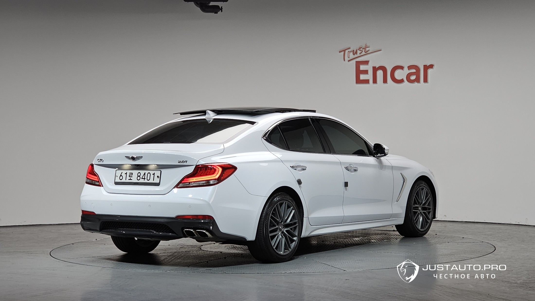 Автомобиль Genesis G70