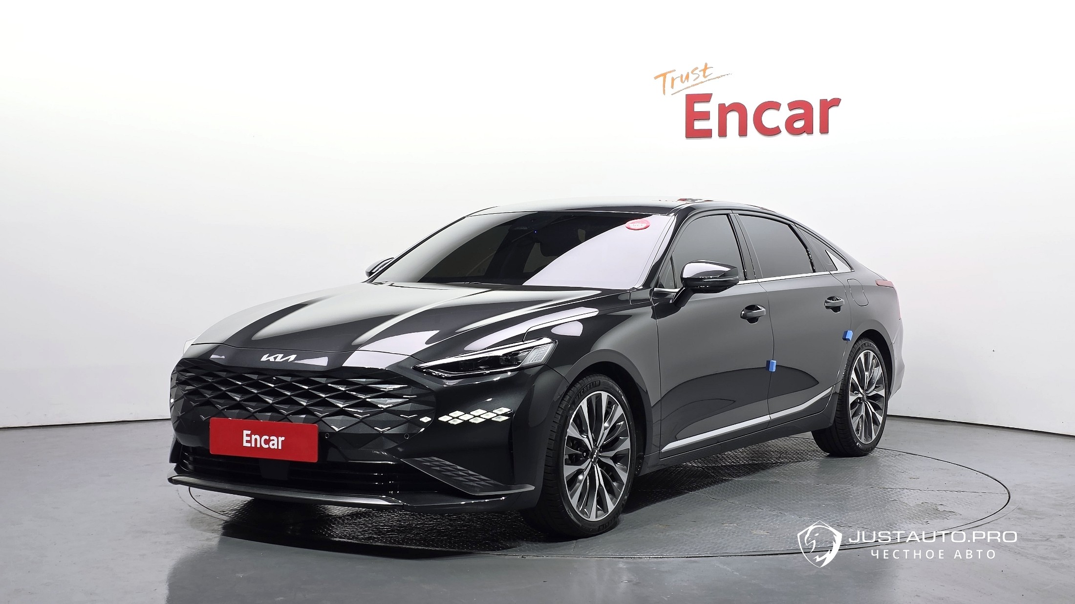 Автомобиль Kia K8