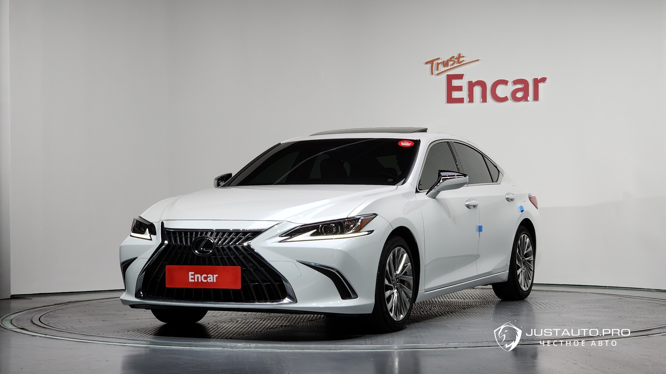 Автомобиль Lexus ES