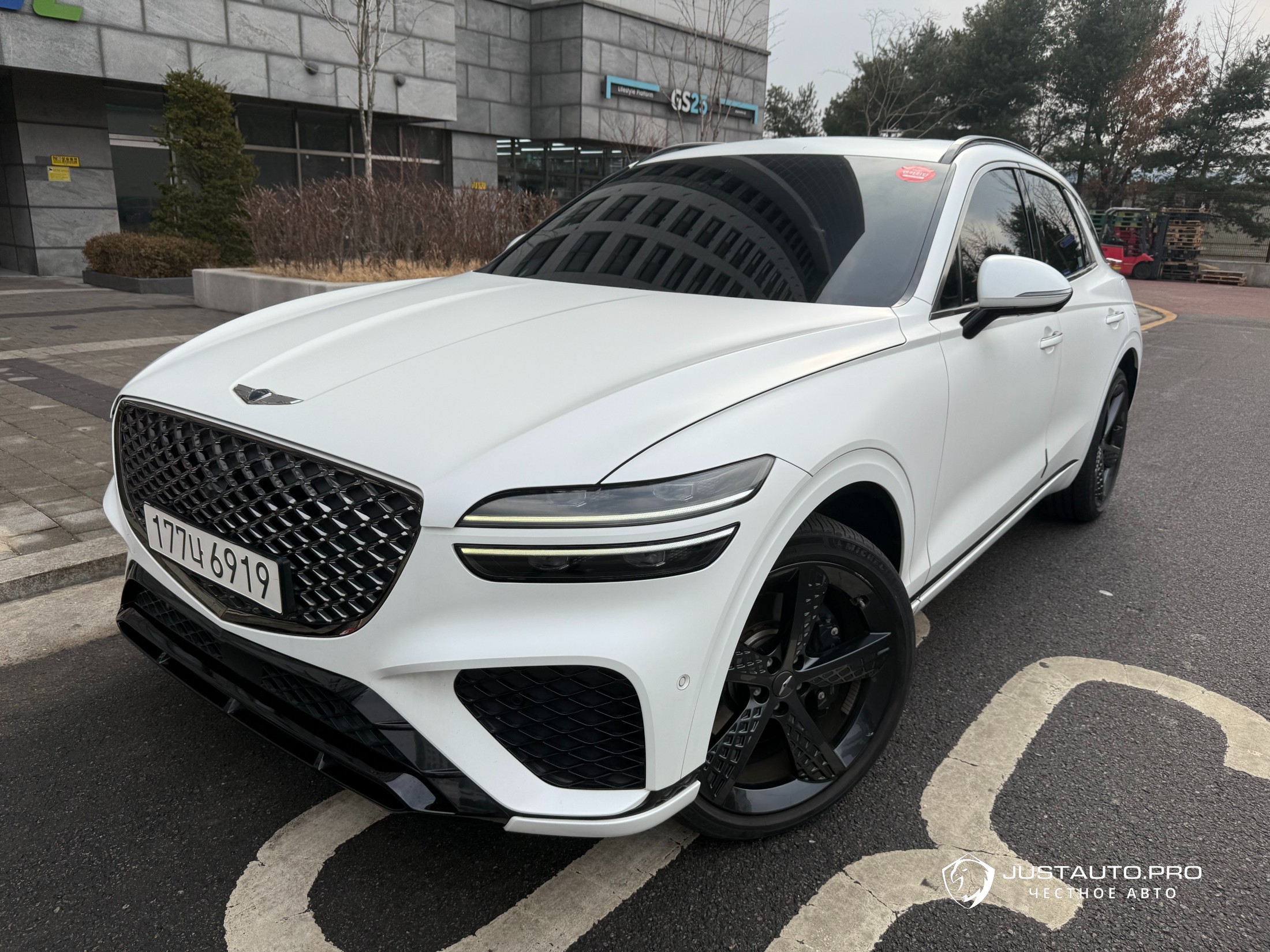 Автомобиль Genesis GV70