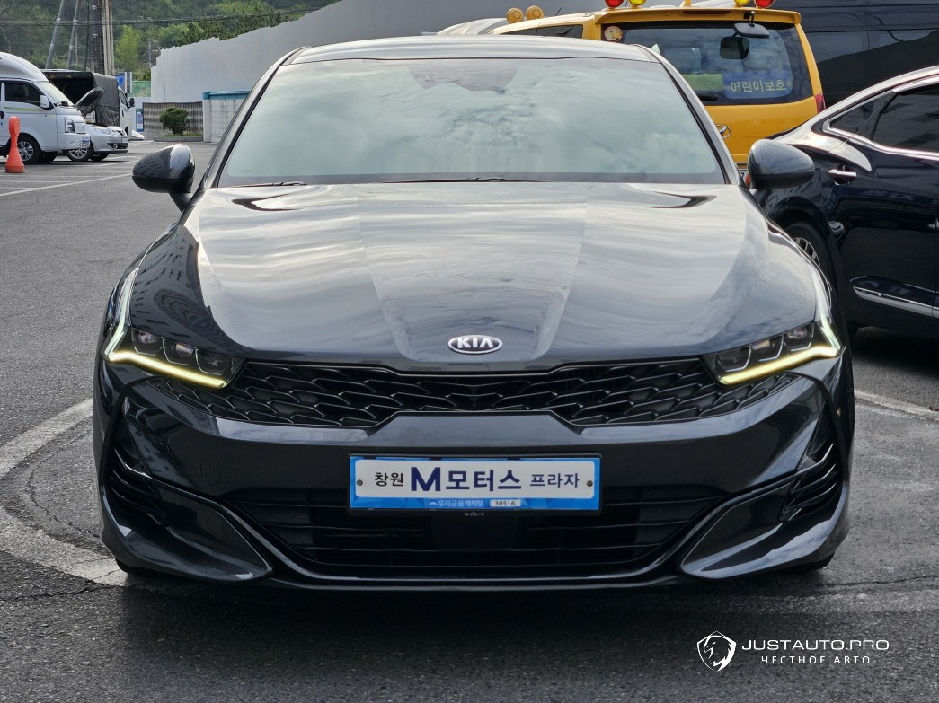 Автомобиль Kia K5