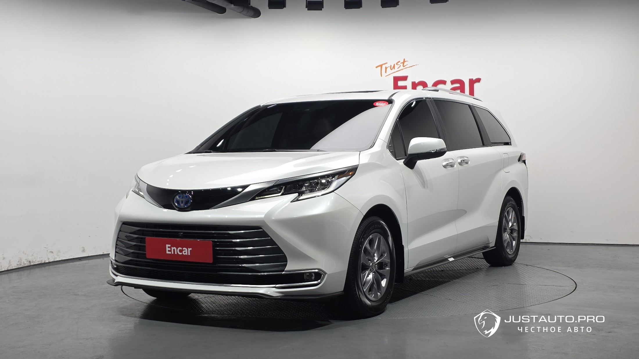 Автомобиль Toyota Sienna