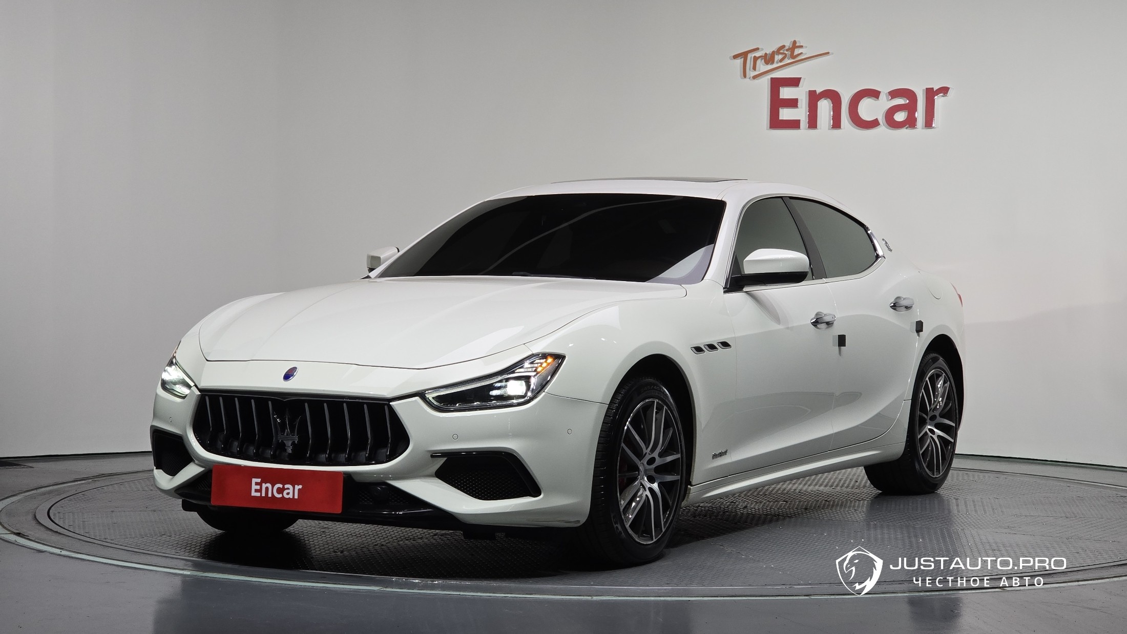 Автомобиль Maserati Ghibli