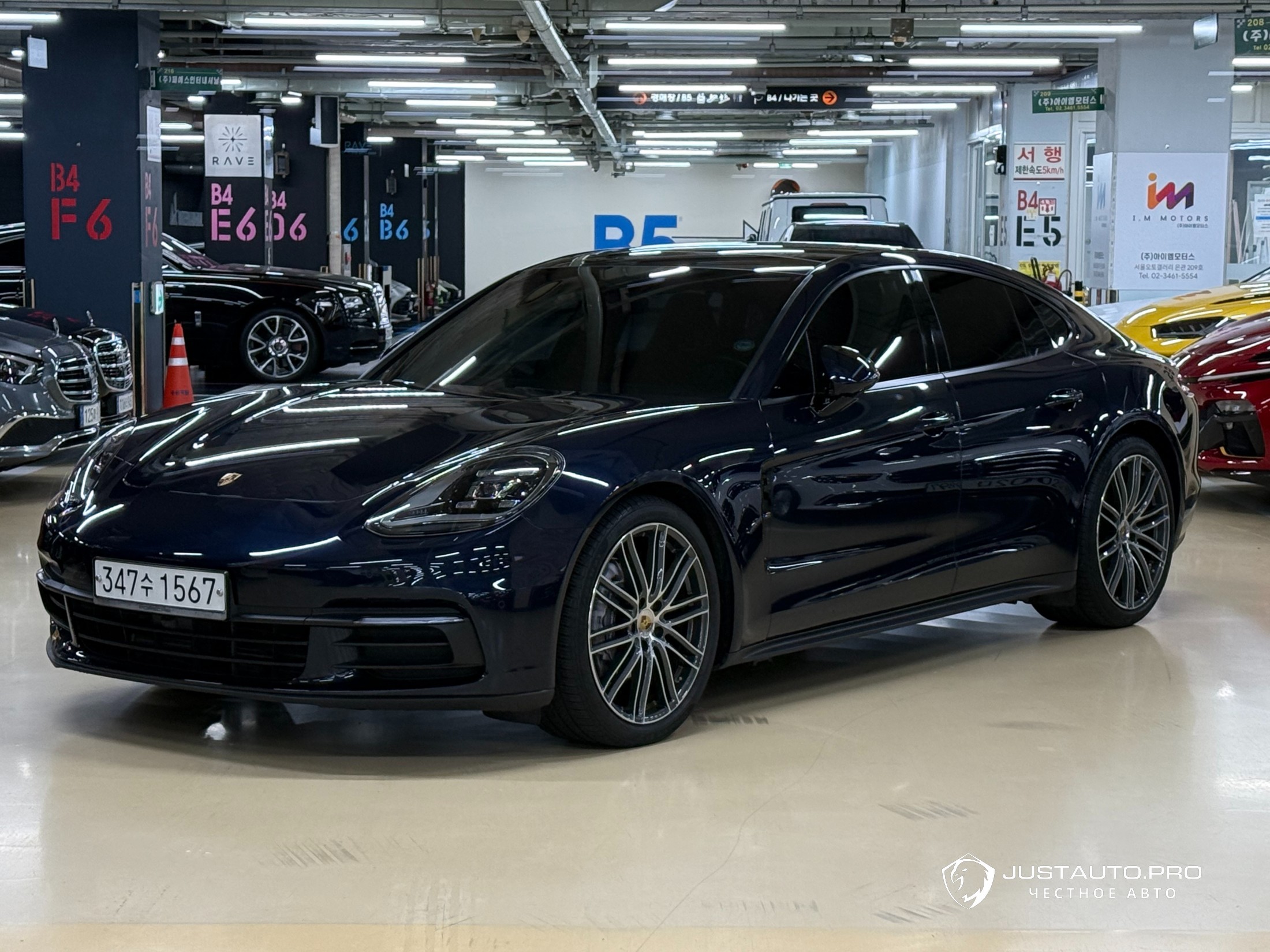 Автомобиль Porsche Panamera