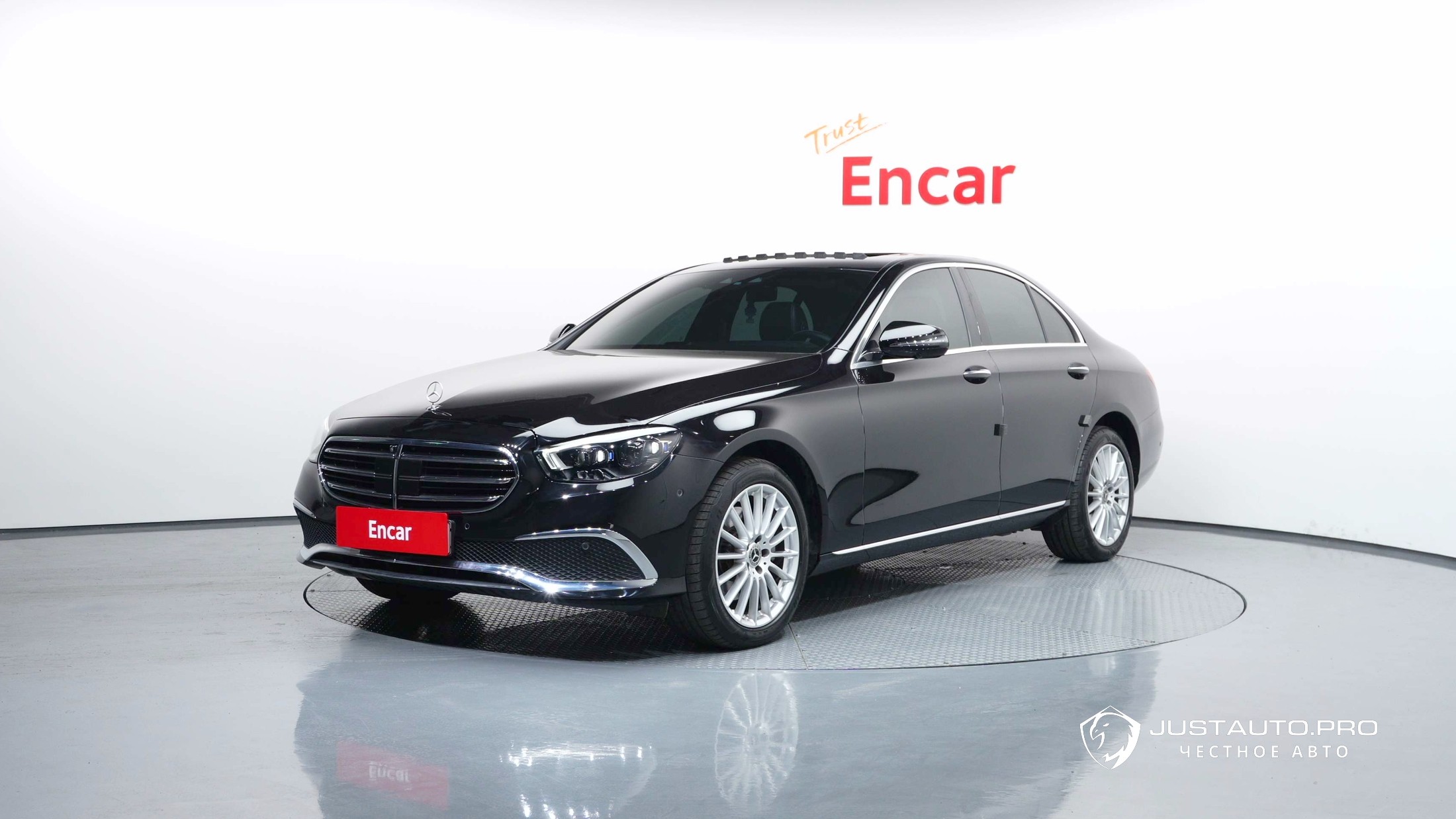 Автомобиль Mercedes-Benz E-Class