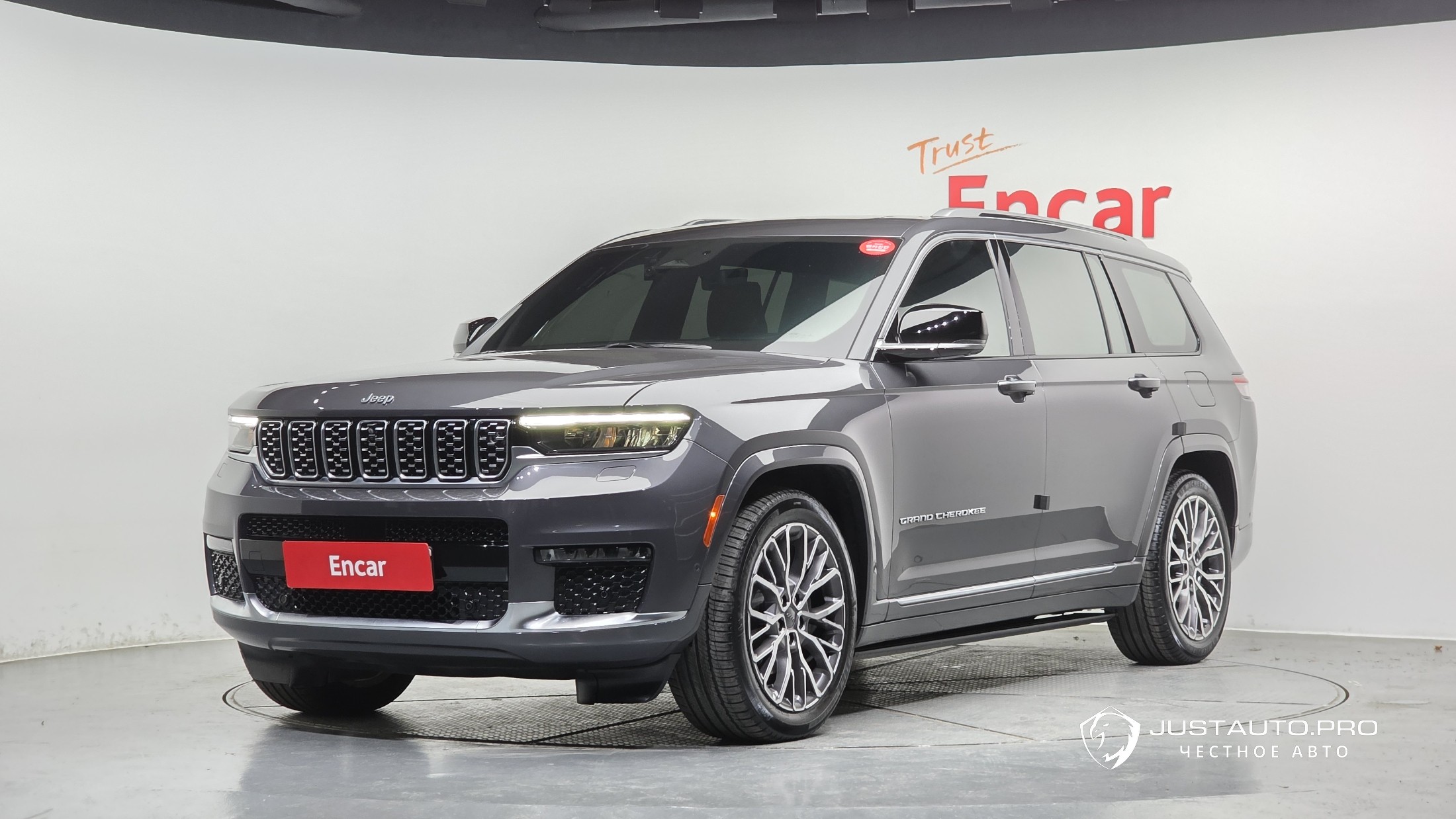 Автомобиль Jeep Cherokee