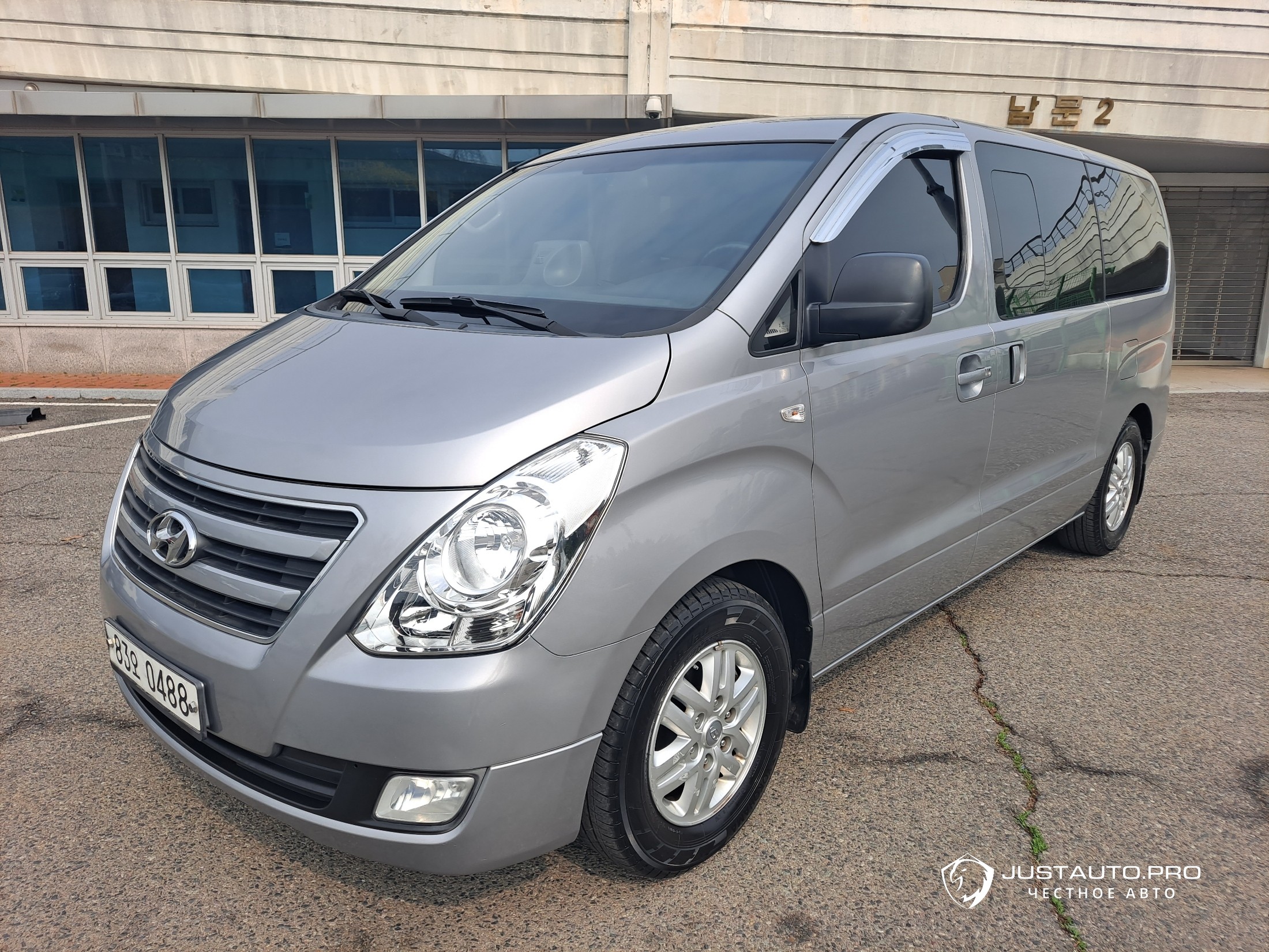 Автомобиль Hyundai Starex