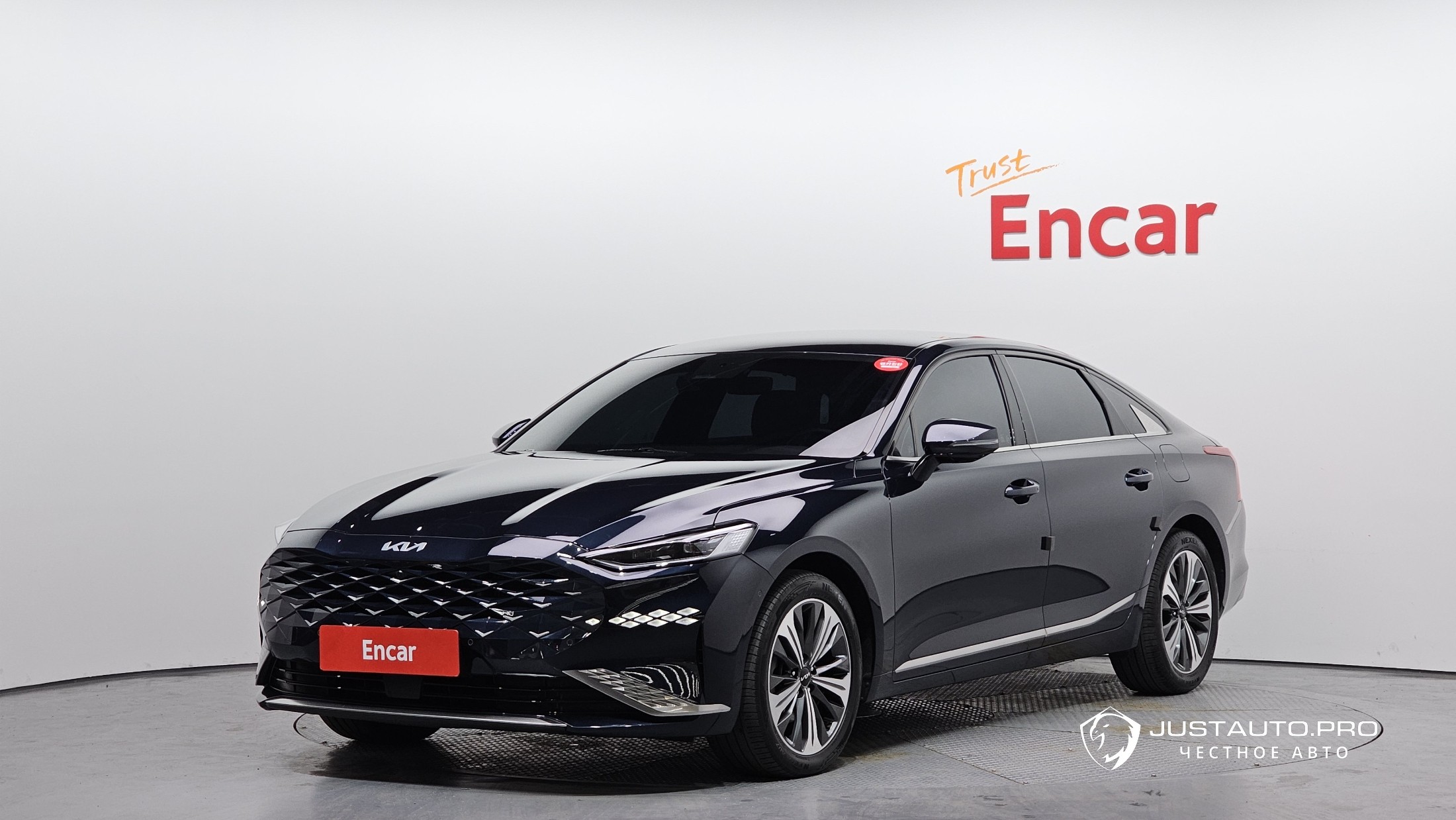 Автомобиль Kia K8