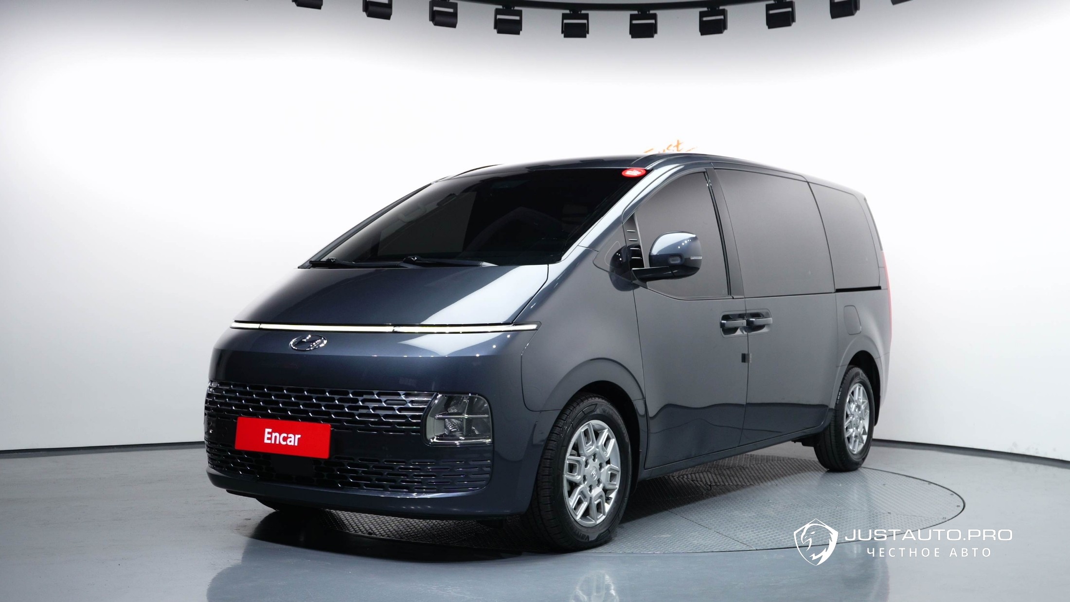 Автомобиль Hyundai Staria