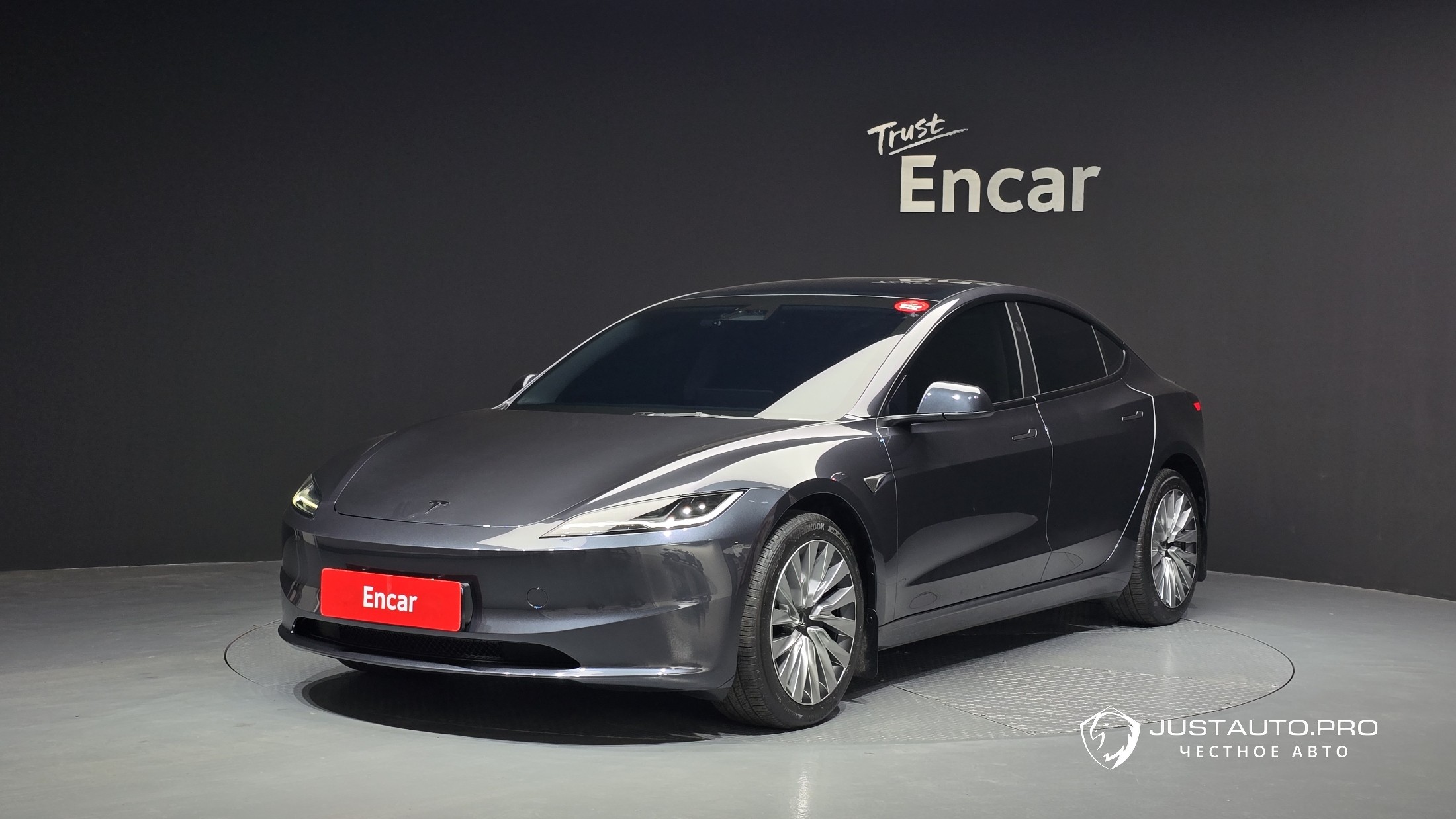 Автомобиль Tesla Model 3