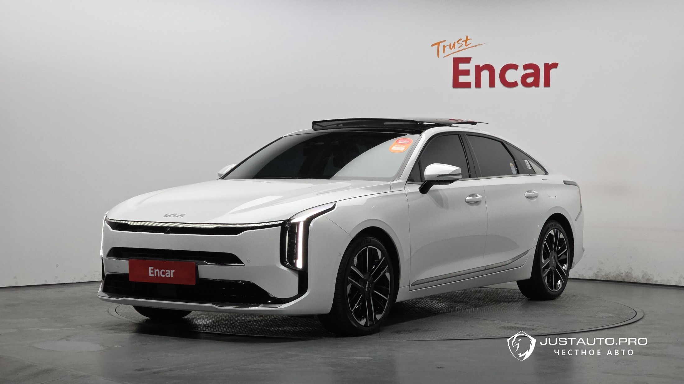 Автомобиль Kia K8