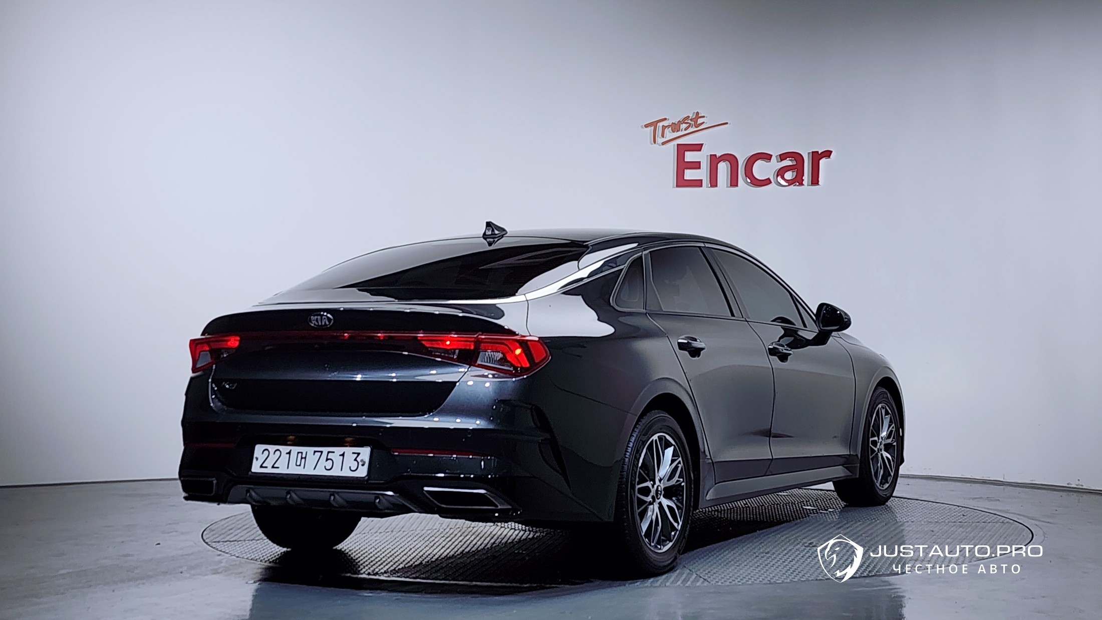 Автомобиль Kia K5