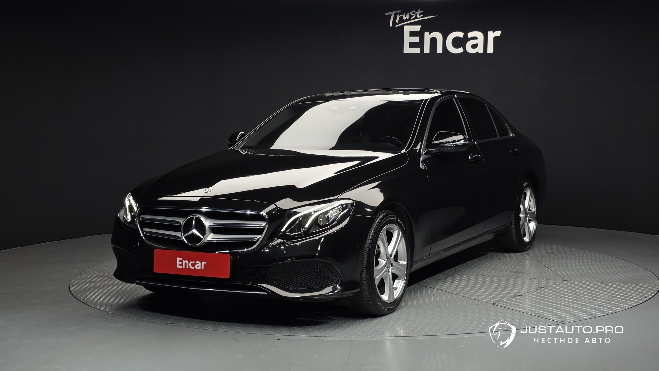 Автомобиль Mercedes-Benz E-Class