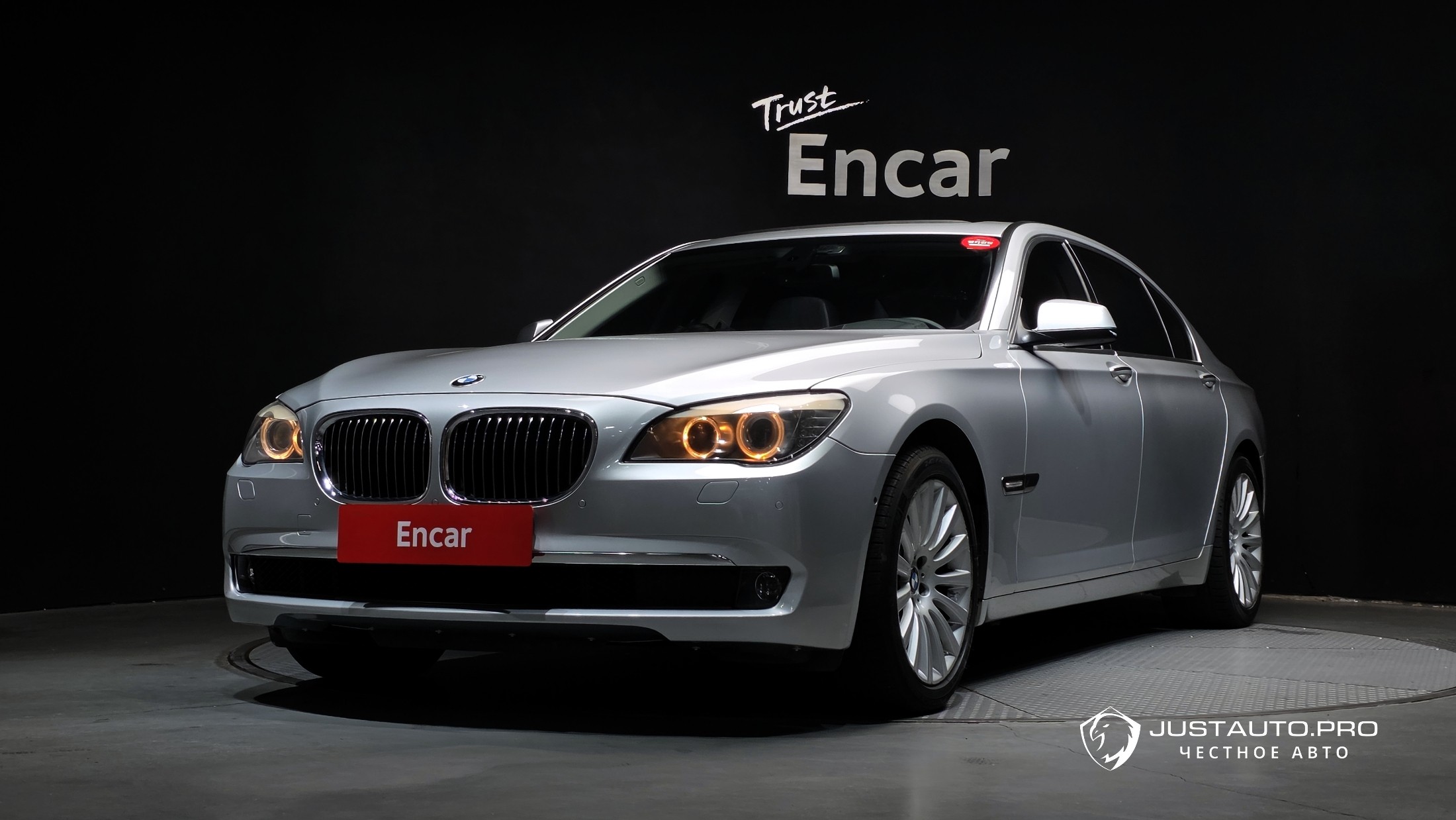 Автомобиль BMW 7-Series