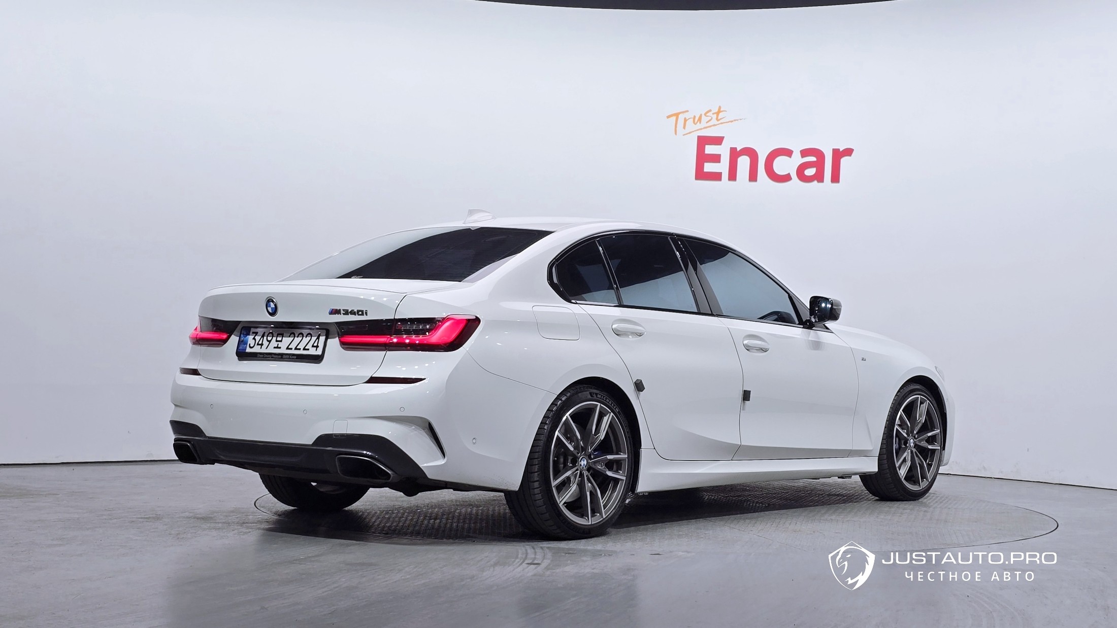 Автомобиль BMW 3-Series