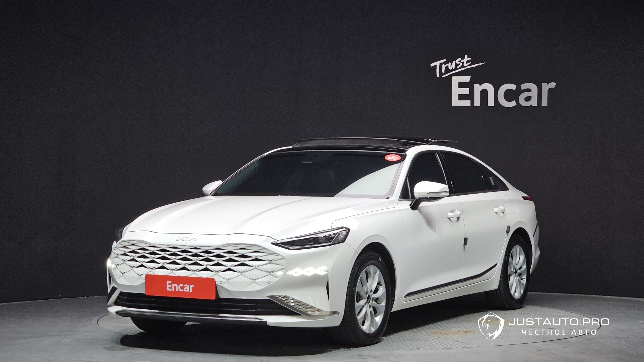 Автомобиль Kia K8