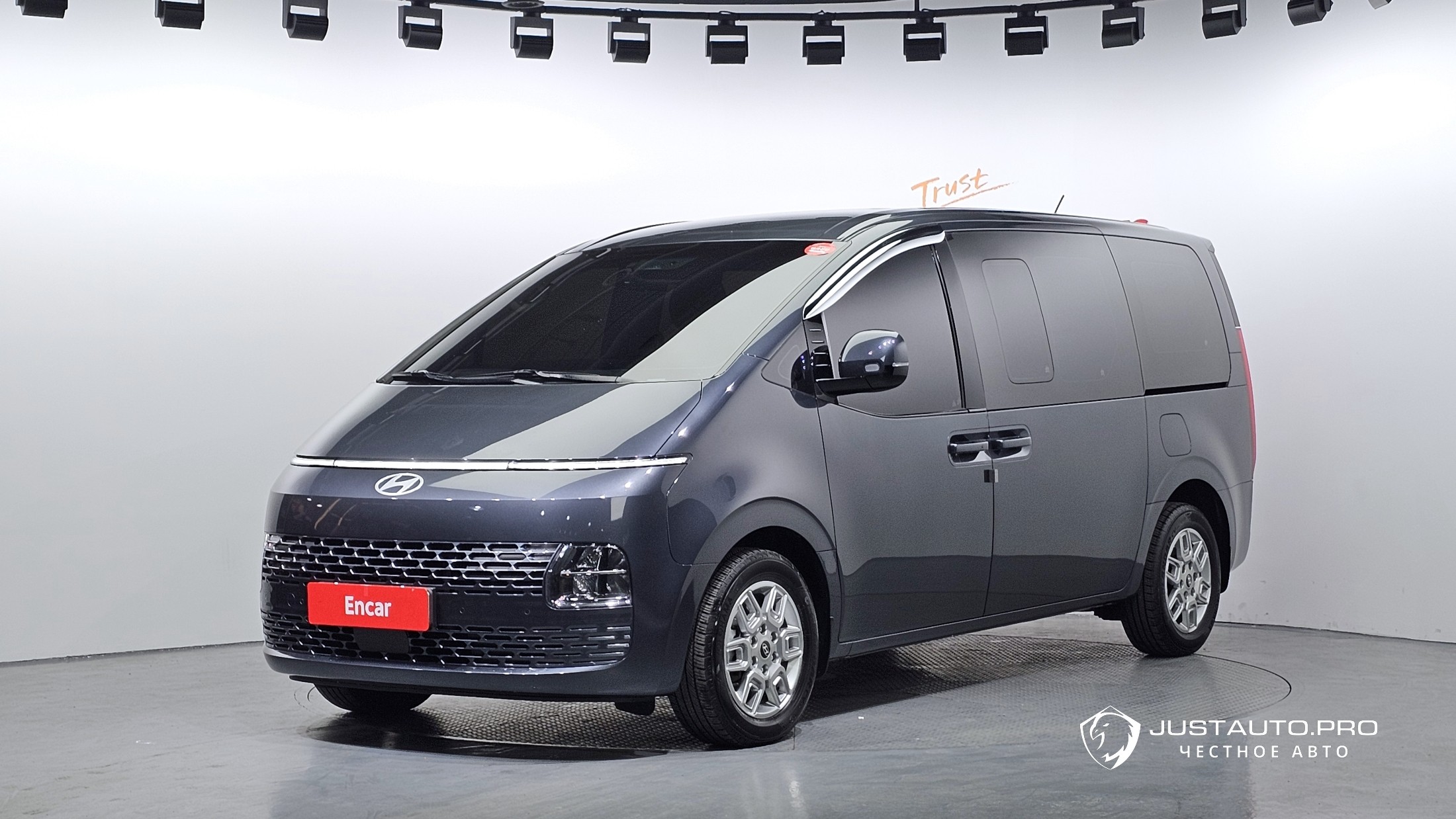 Автомобиль Hyundai Staria