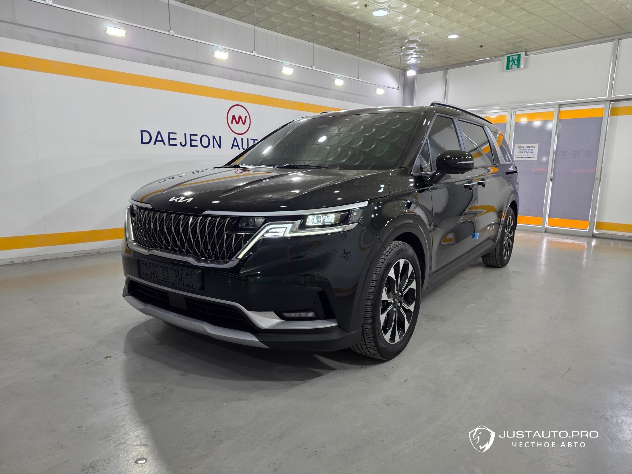 Автомобиль Kia Canival