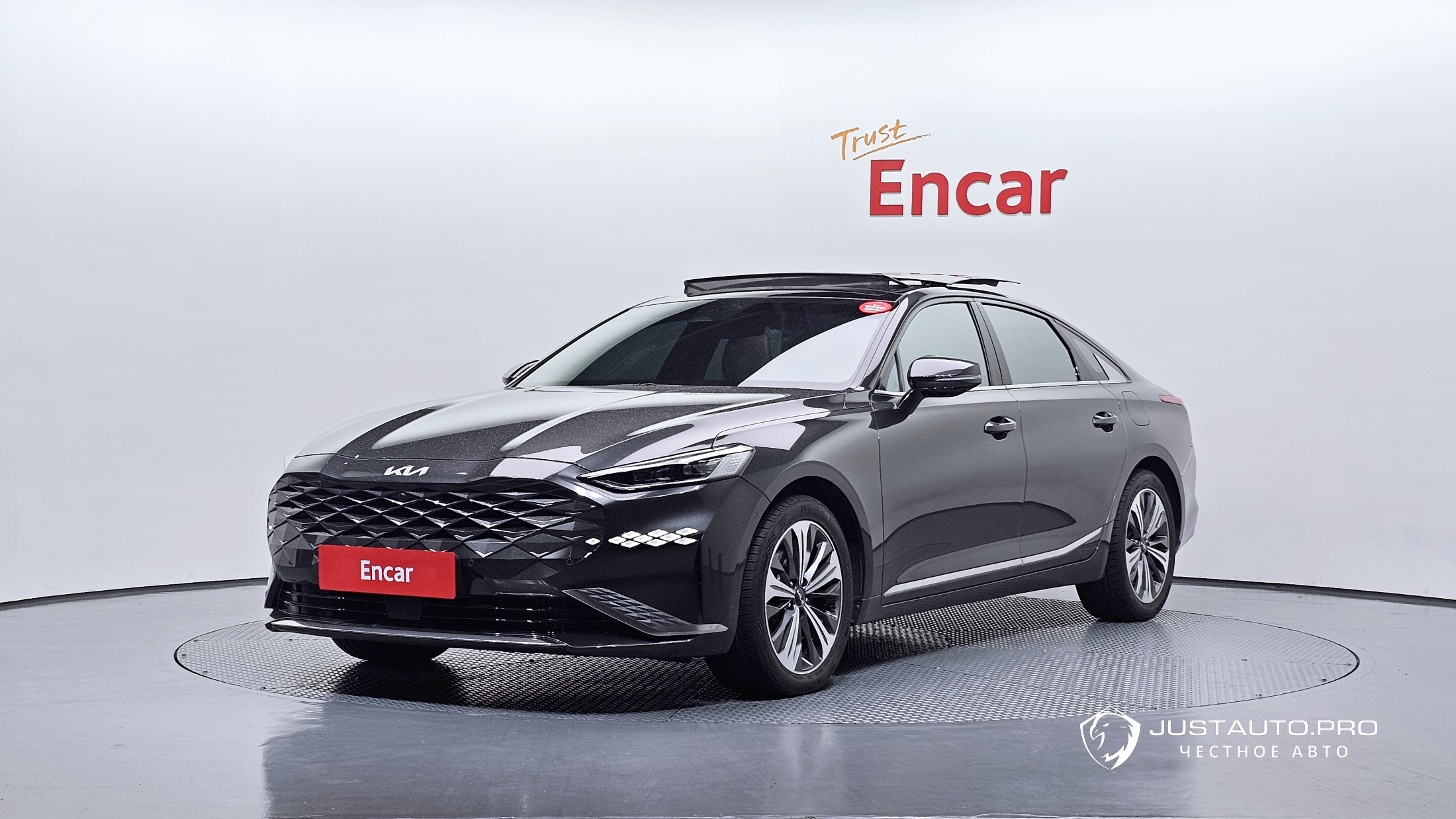 Автомобиль Kia K8