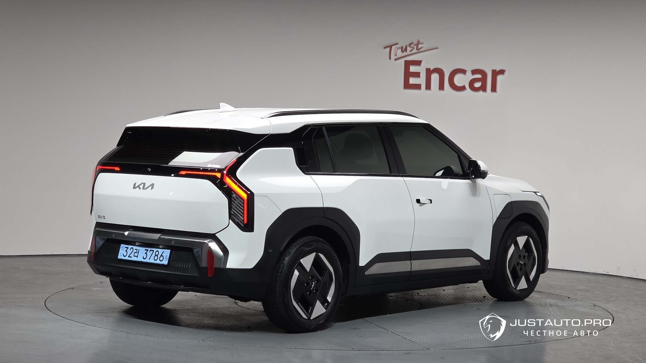 Автомобиль Kia EV3