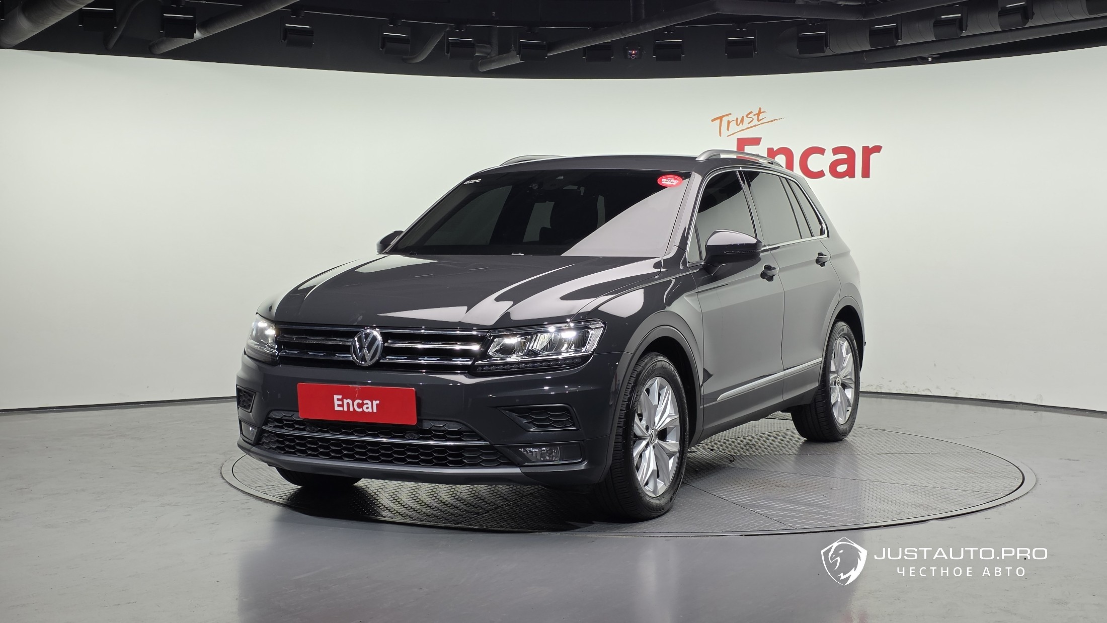 Автомобиль Volkswagen Tiguan