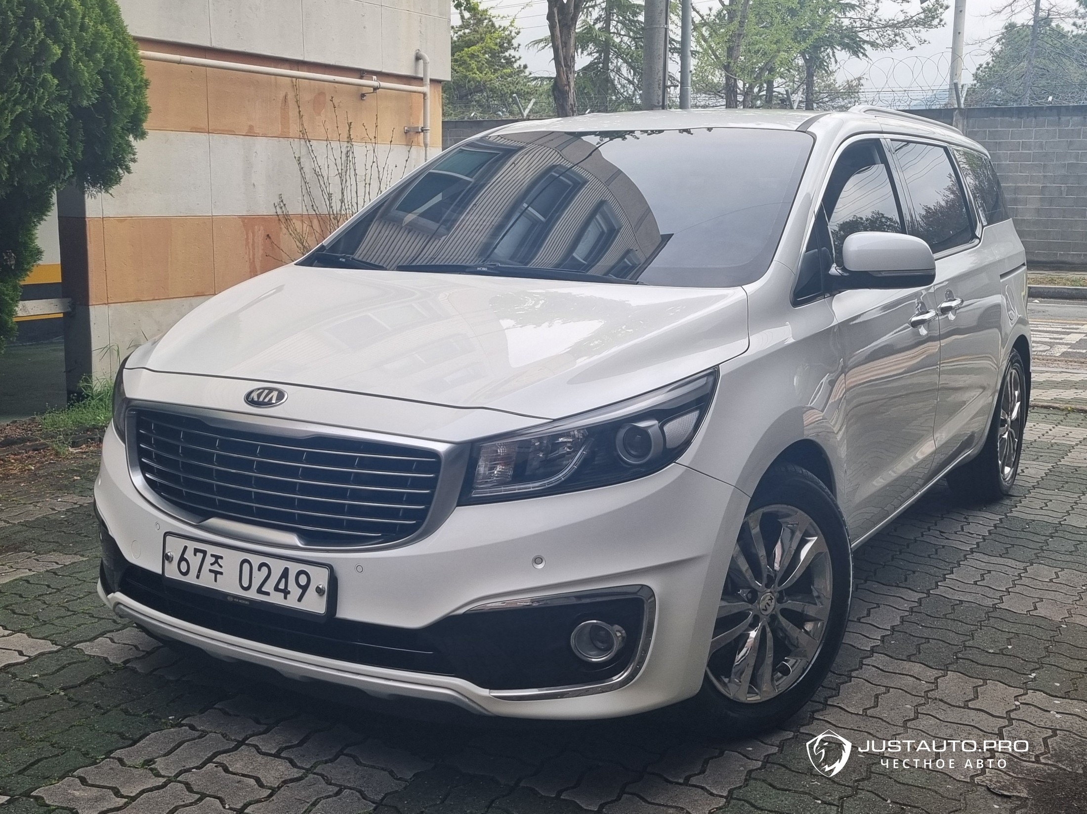 Автомобиль Kia Canival