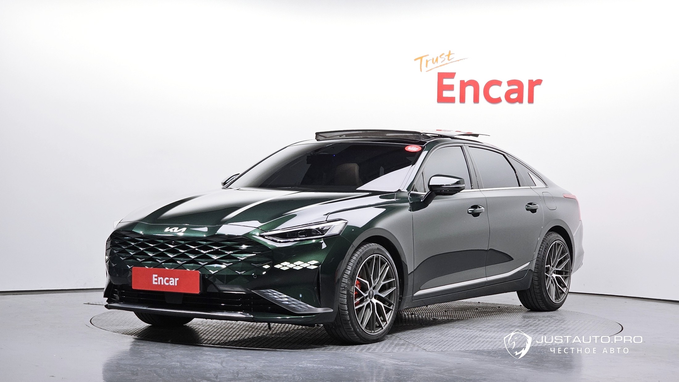 Автомобиль Kia K8