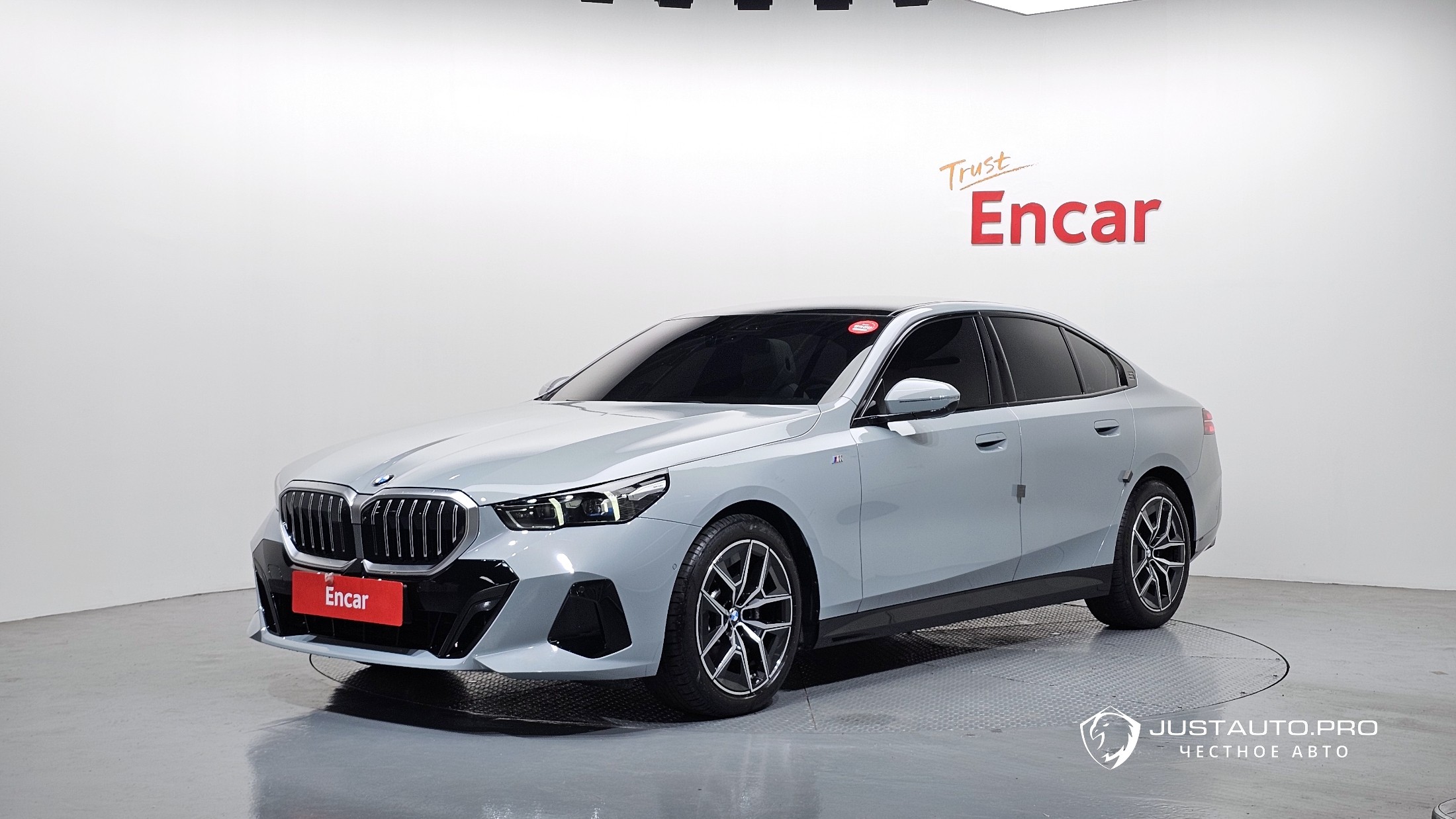 Автомобиль BMW 5-Series