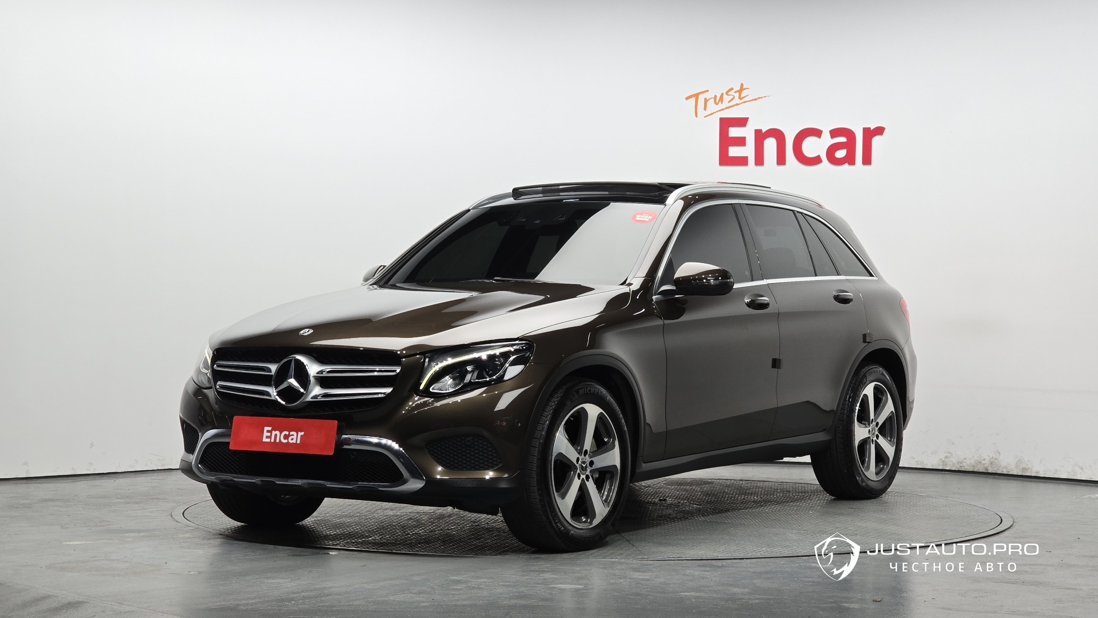 Автомобиль Mercedes-Benz GLC-Class