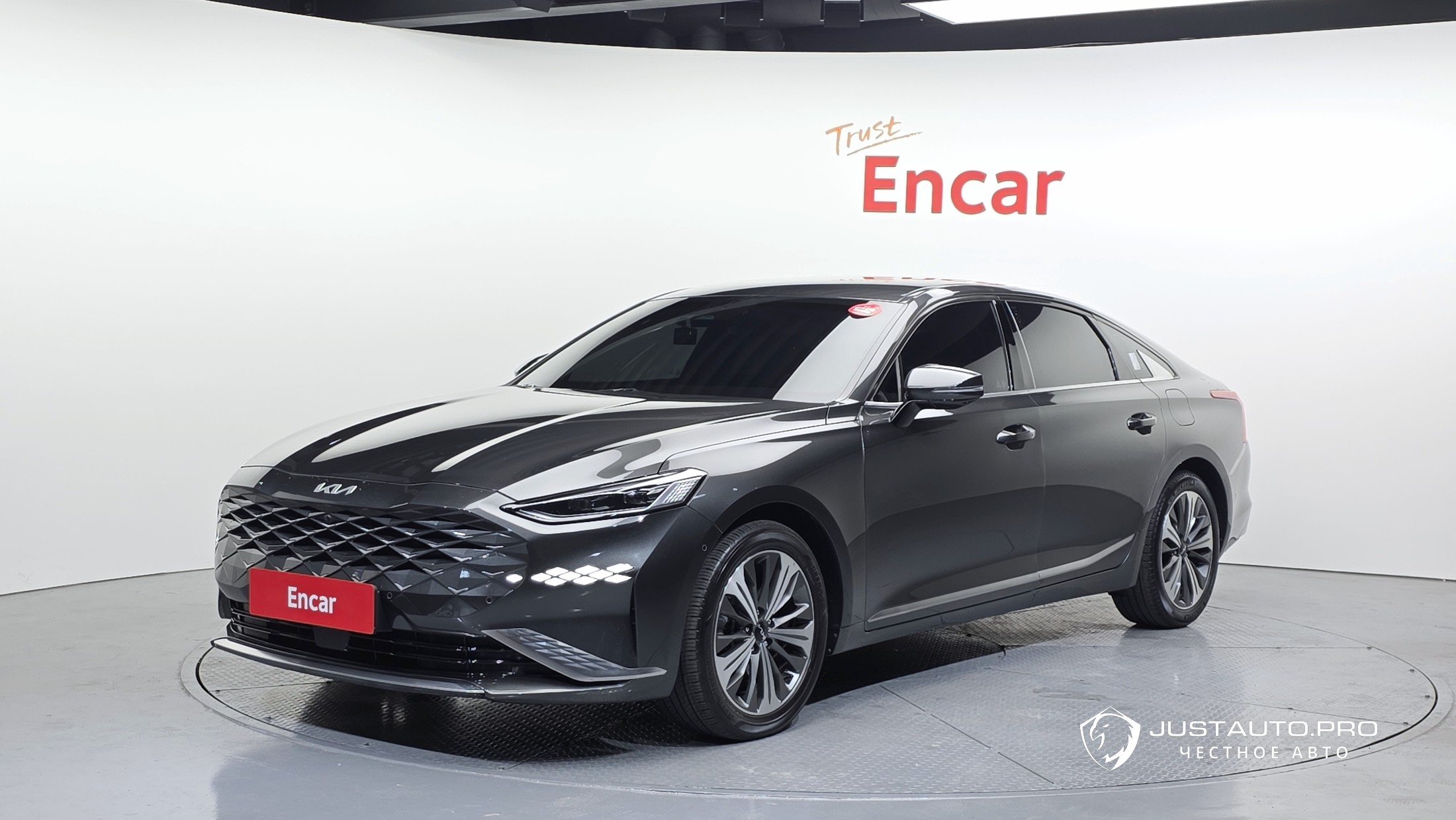 Автомобиль Kia K8