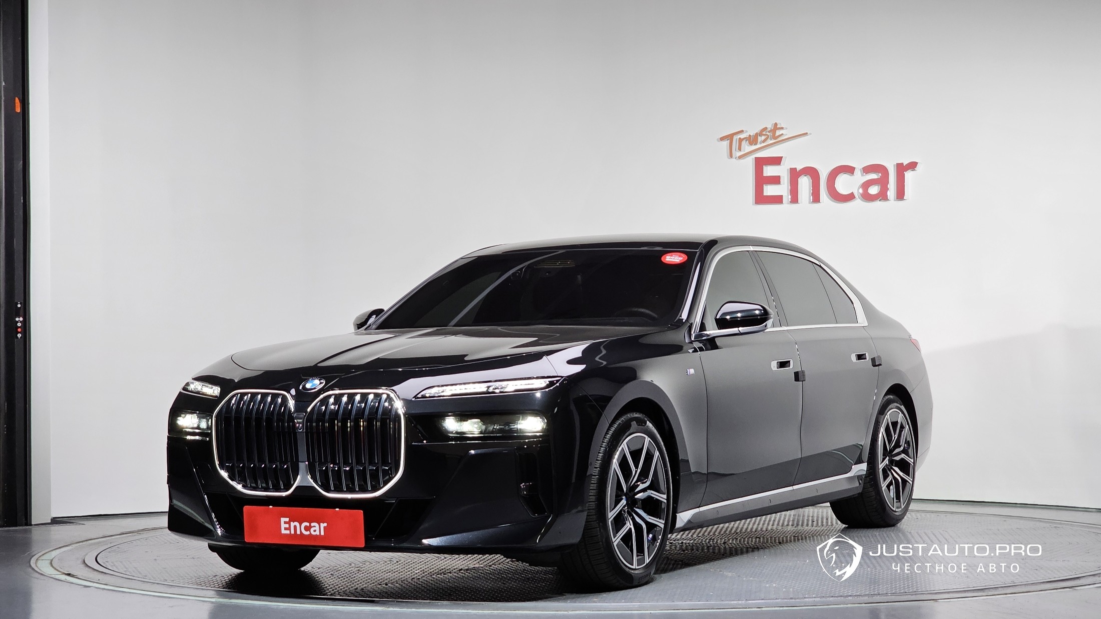 Автомобиль BMW 7-Series