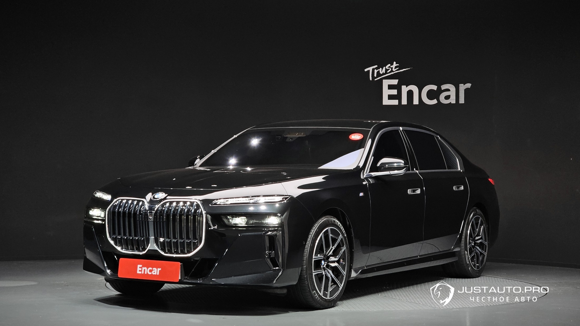 Автомобиль BMW 7-Series