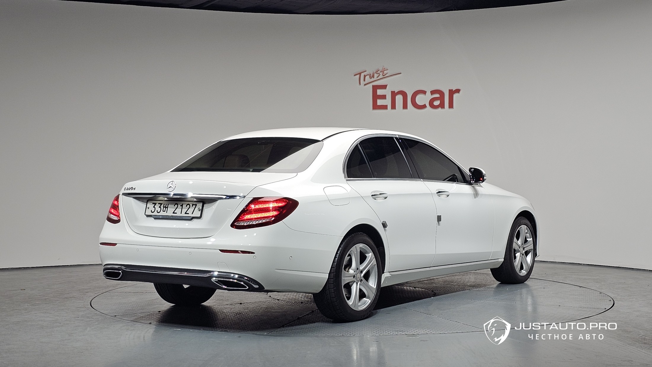 Автомобиль Mercedes-Benz E-Class