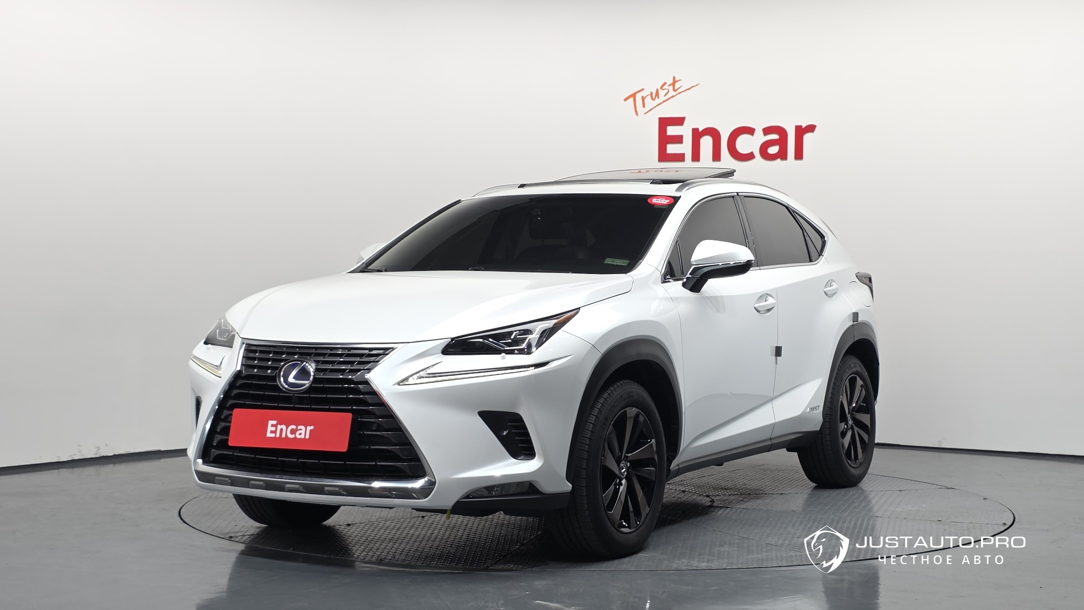 Автомобиль Lexus NX