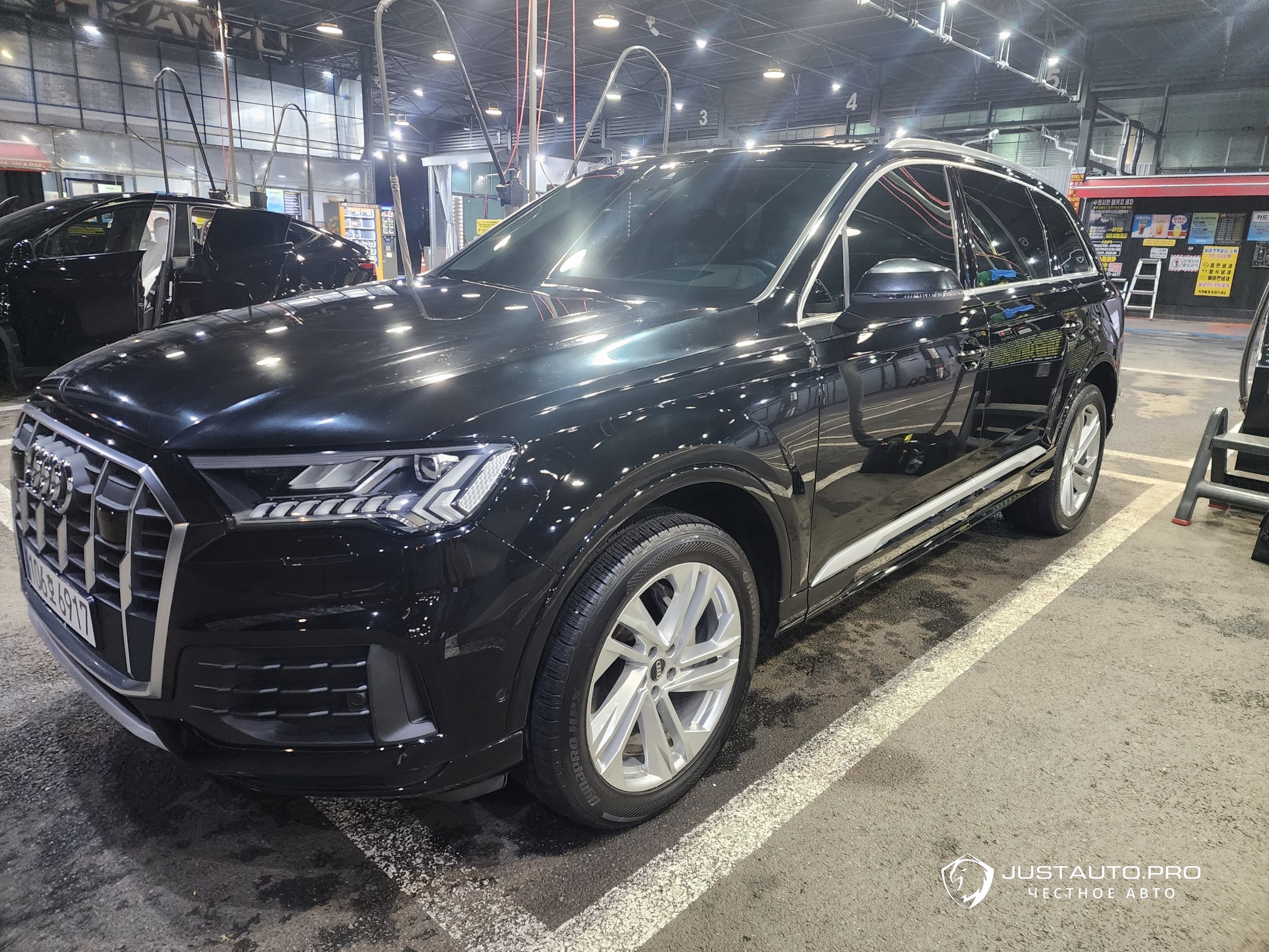 Автомобиль Audi Q7