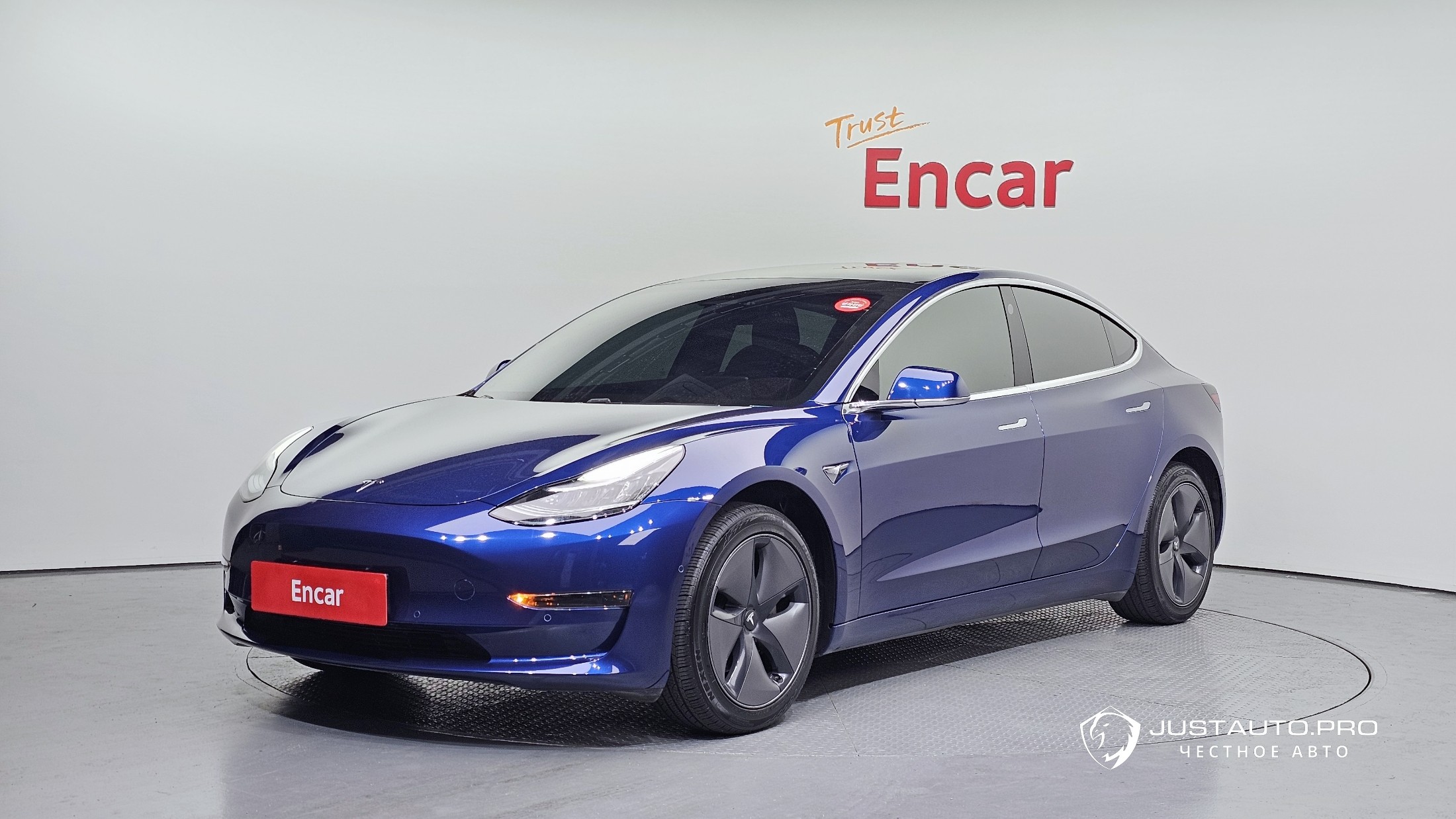 Автомобиль Tesla Model 3